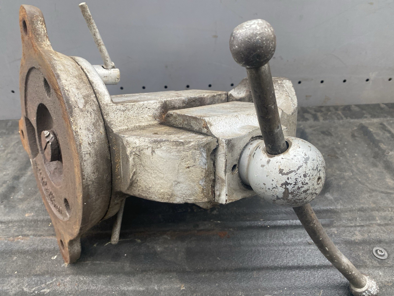 Vintage Large 107 Lb Athol 736 Bench Vise RARE W/ Rear Swivel Jaw