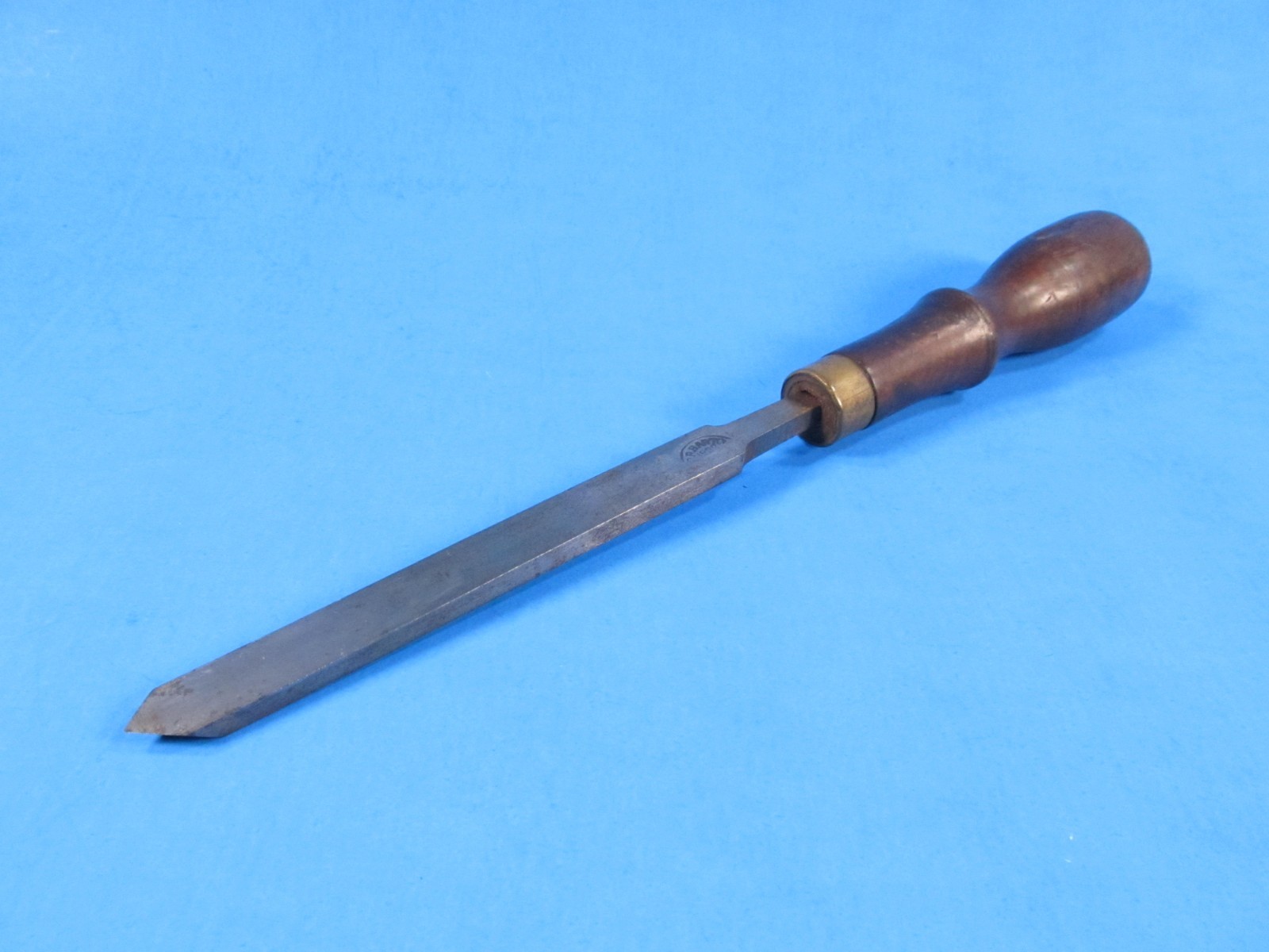 D R Barton V shaped tang style chisel wood lathe parting tool