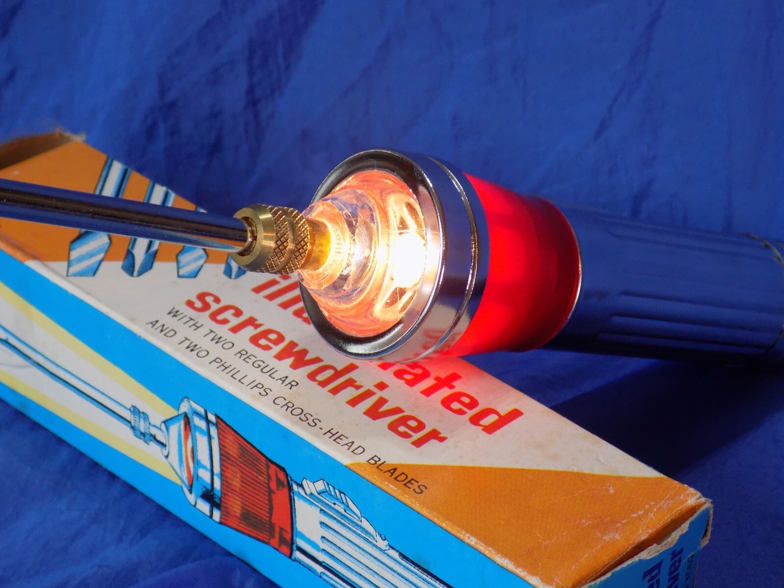 Vintage WT Illuminated Screwdriver w/ 2 Regular & 2 Phillips Blades Hong Kong