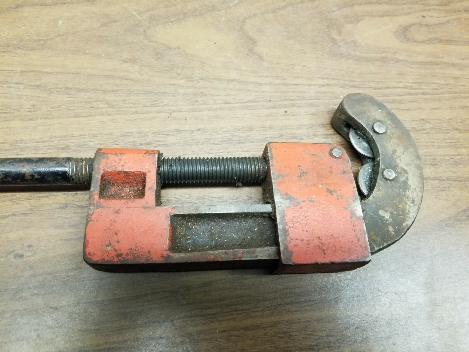 Vintage Pipe Cutter upto 2 1/2″ diameter cut – Estate Find – Moves Smooth