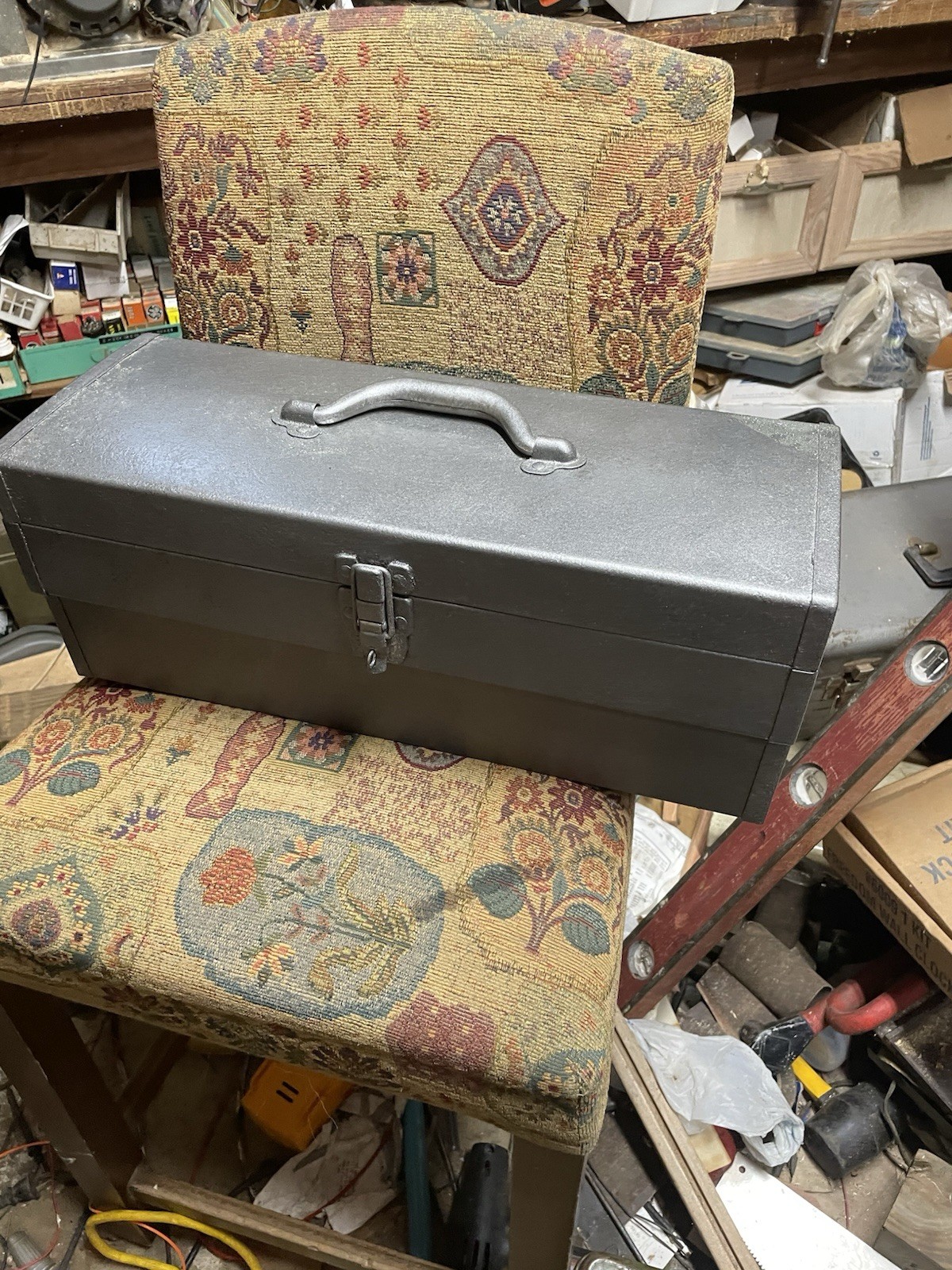 Vintage grey Metal Tool Box 19 x 7&1/4 x7 & 1/2 inches With Tool Tray. Unbranded