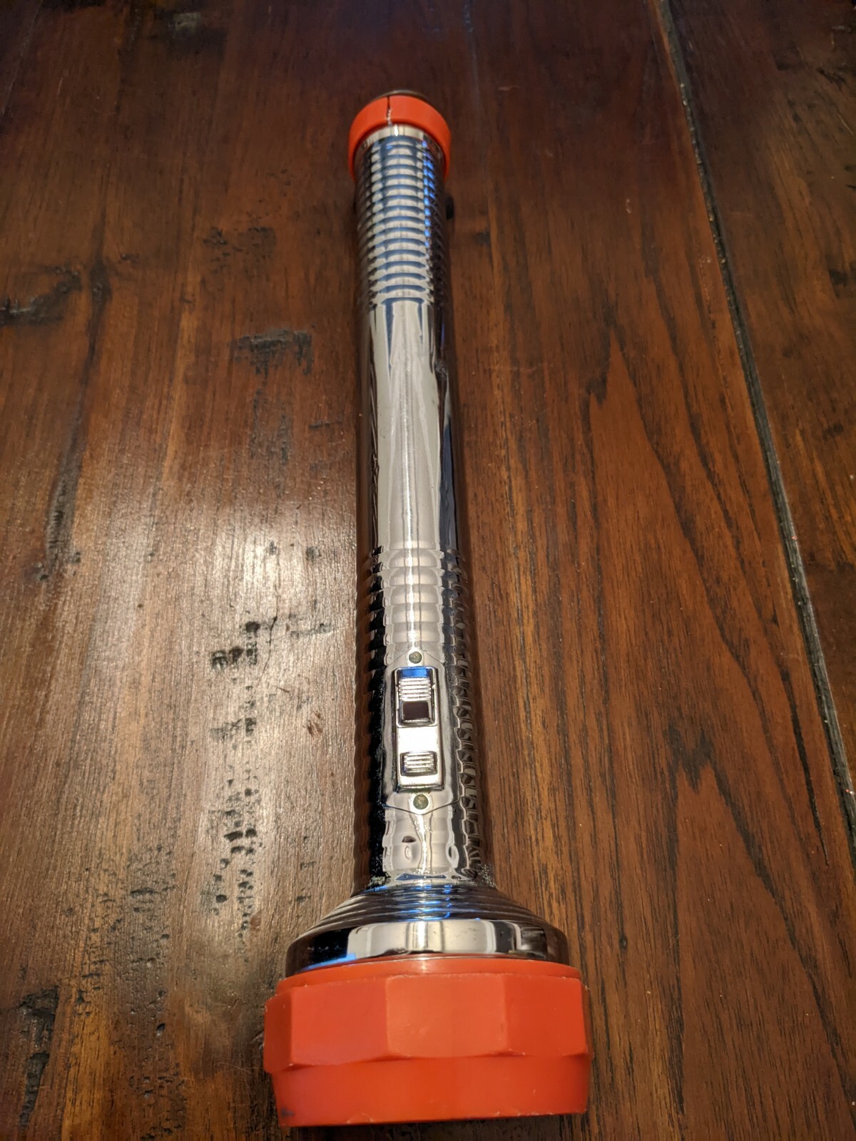 VINTAGE 15″ HIGH BALLOON RED/SILVER FLASHLIGHT