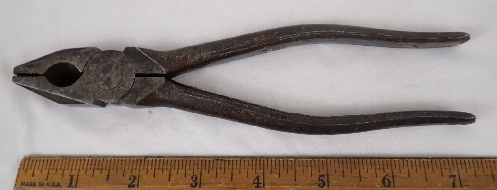 TRUECRAFT 7-1/2″ Pliers w/Wire Cutter K357G Japan