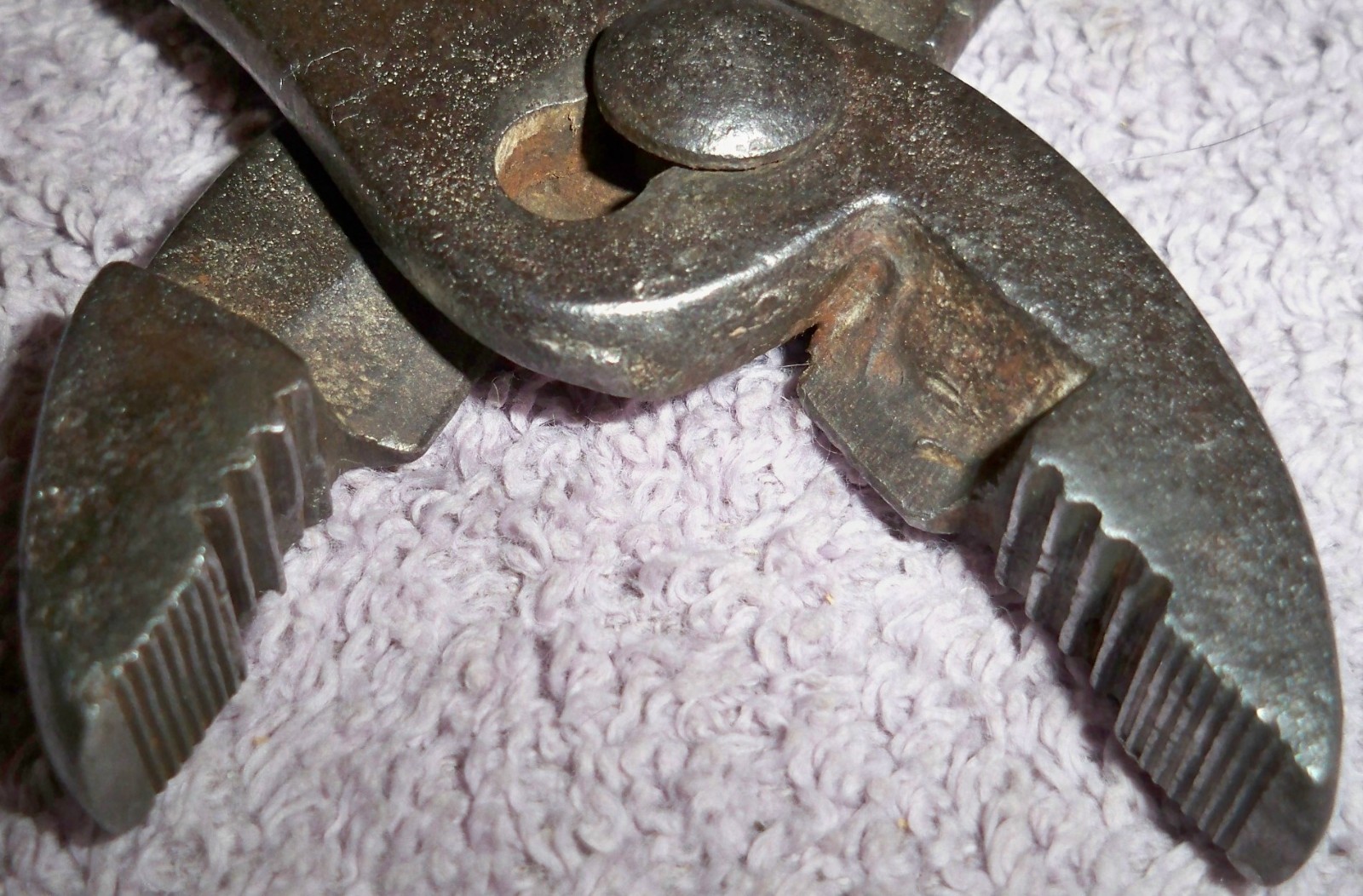 Vintage BERGMAN O BUFFALO 6 1/2″ Pliers with Side Cutters & Screwdriver End