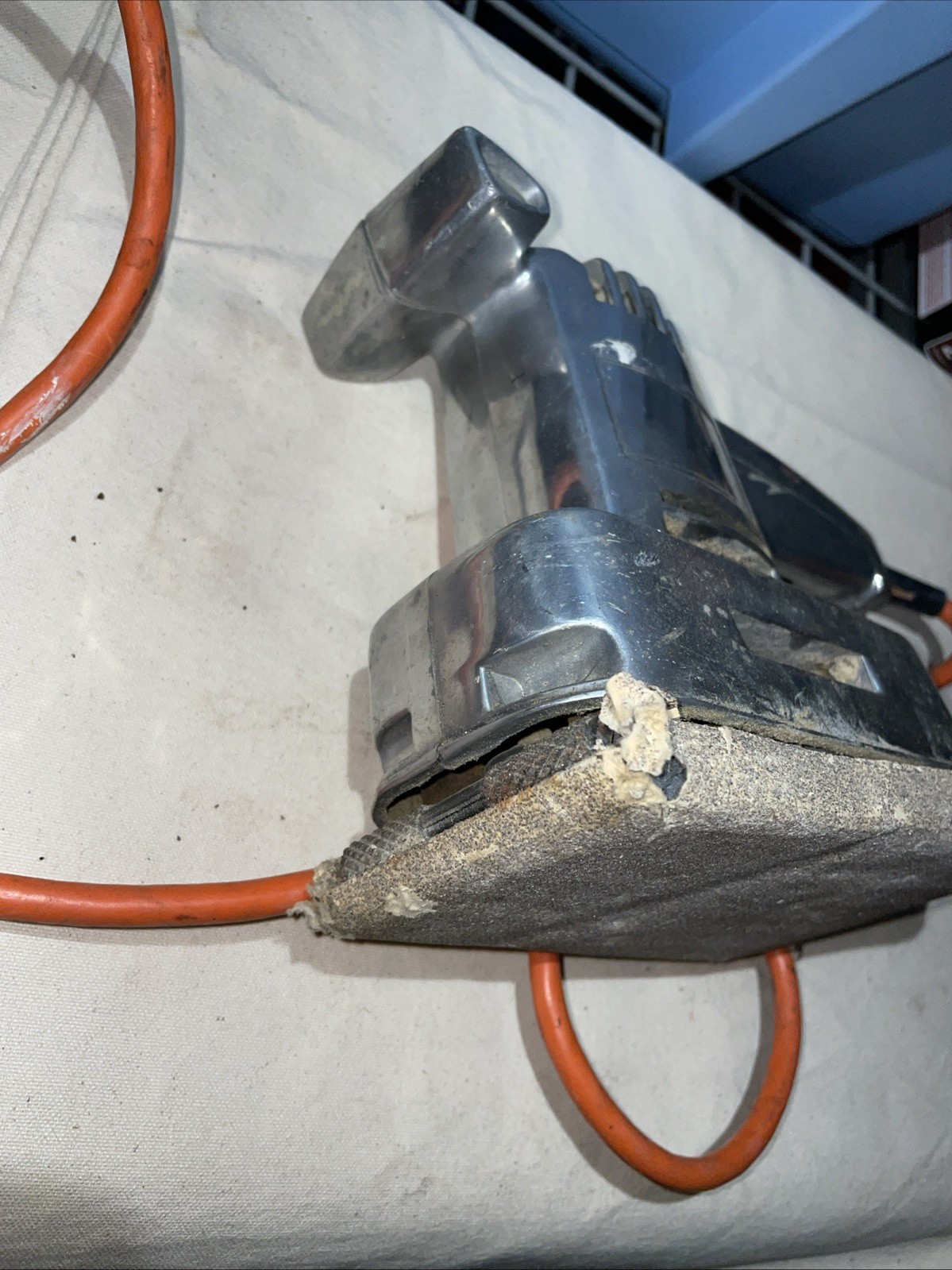 BLACK N DECKER- Vintage Deluxe Dual Action Sander- U-240 Volts-120-Amps-2.5