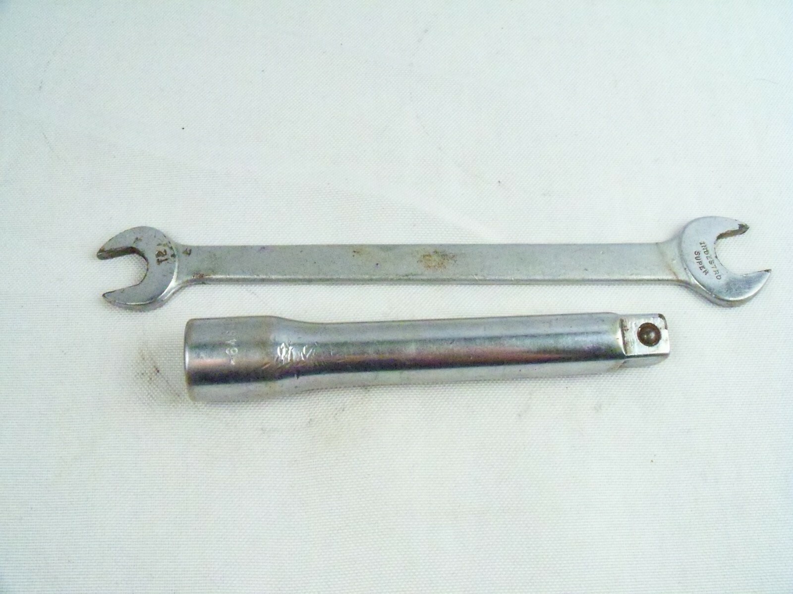 Indestro Super T2 1/2 ” and 9/16″ Wrench and Select 6464 5″ Extension 1/2″ Drive