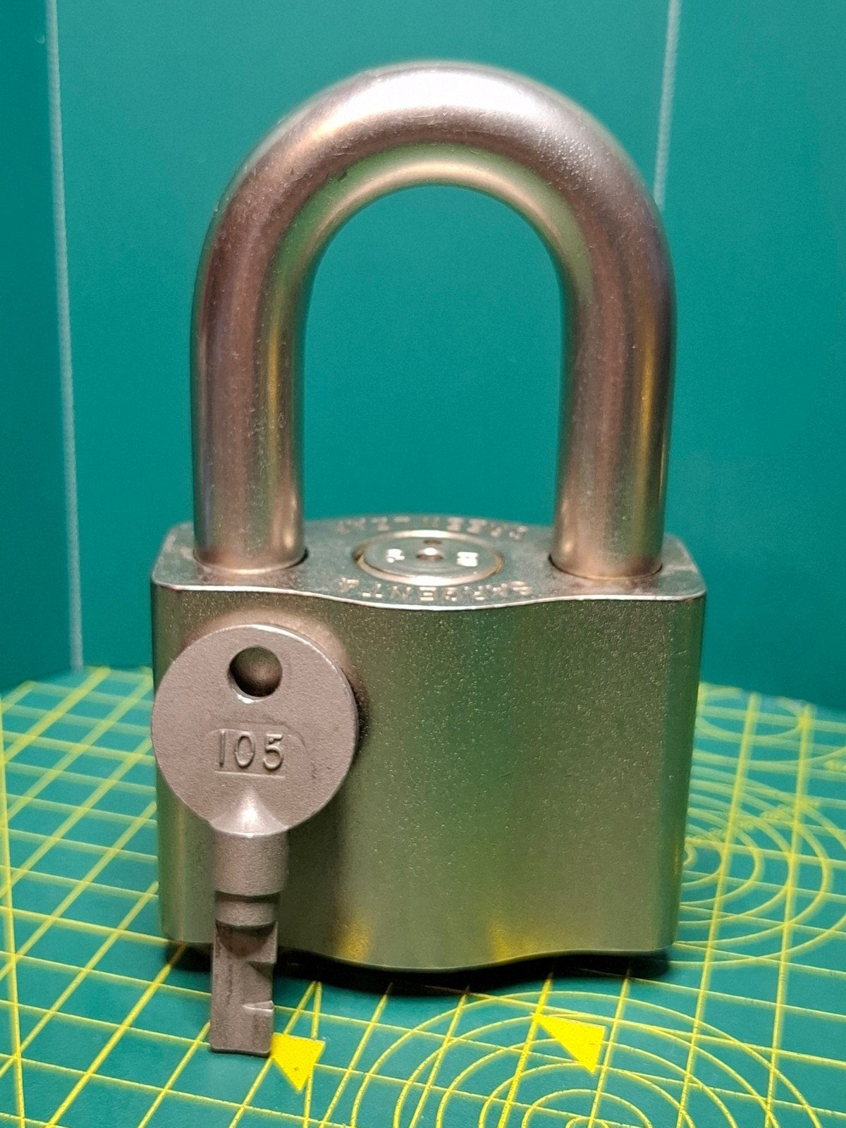 Sargent & Greenleaf 0881 Environmental Padlock with Original Working Key 105