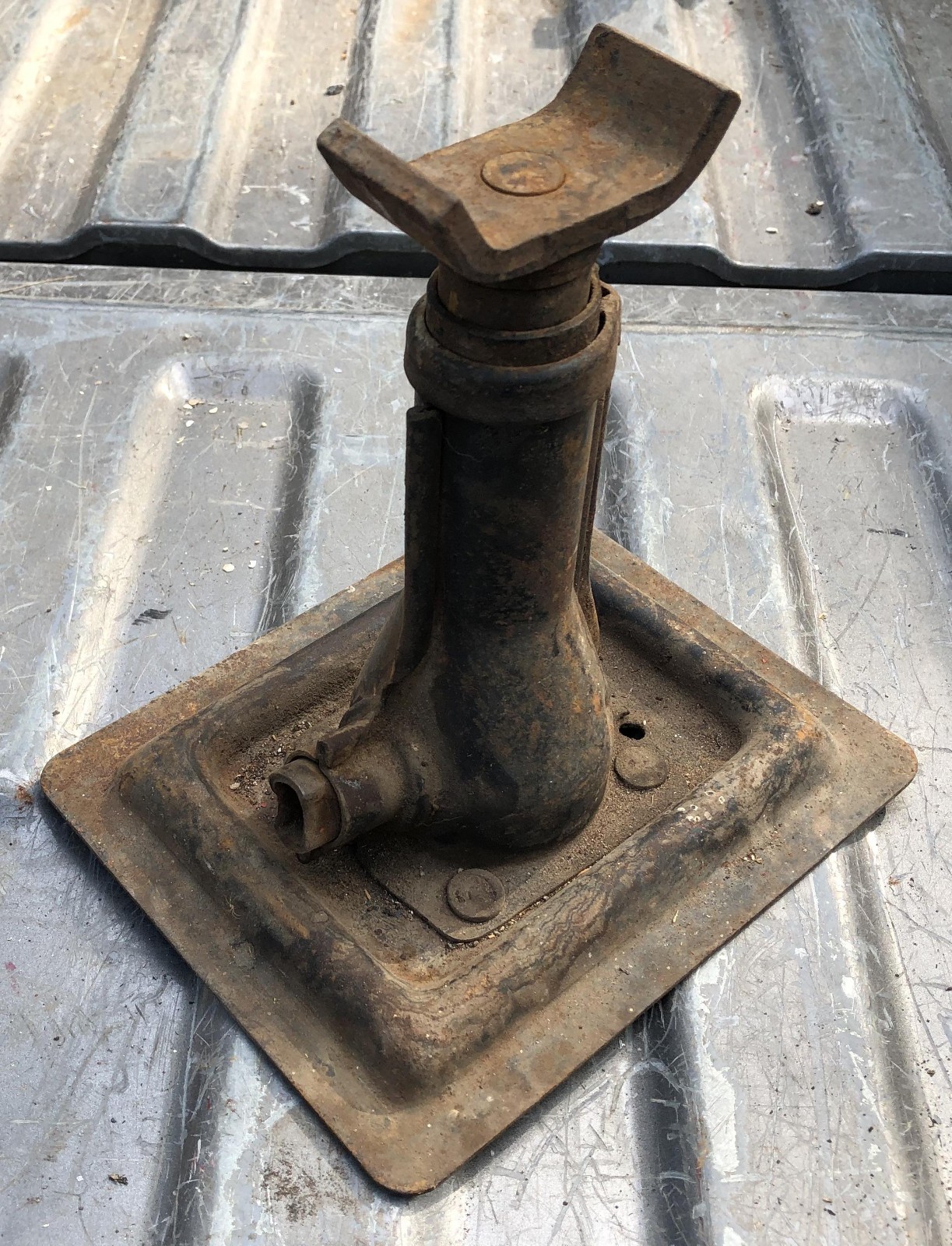 Car Truck Jack 8” to 12” vintage screw lift