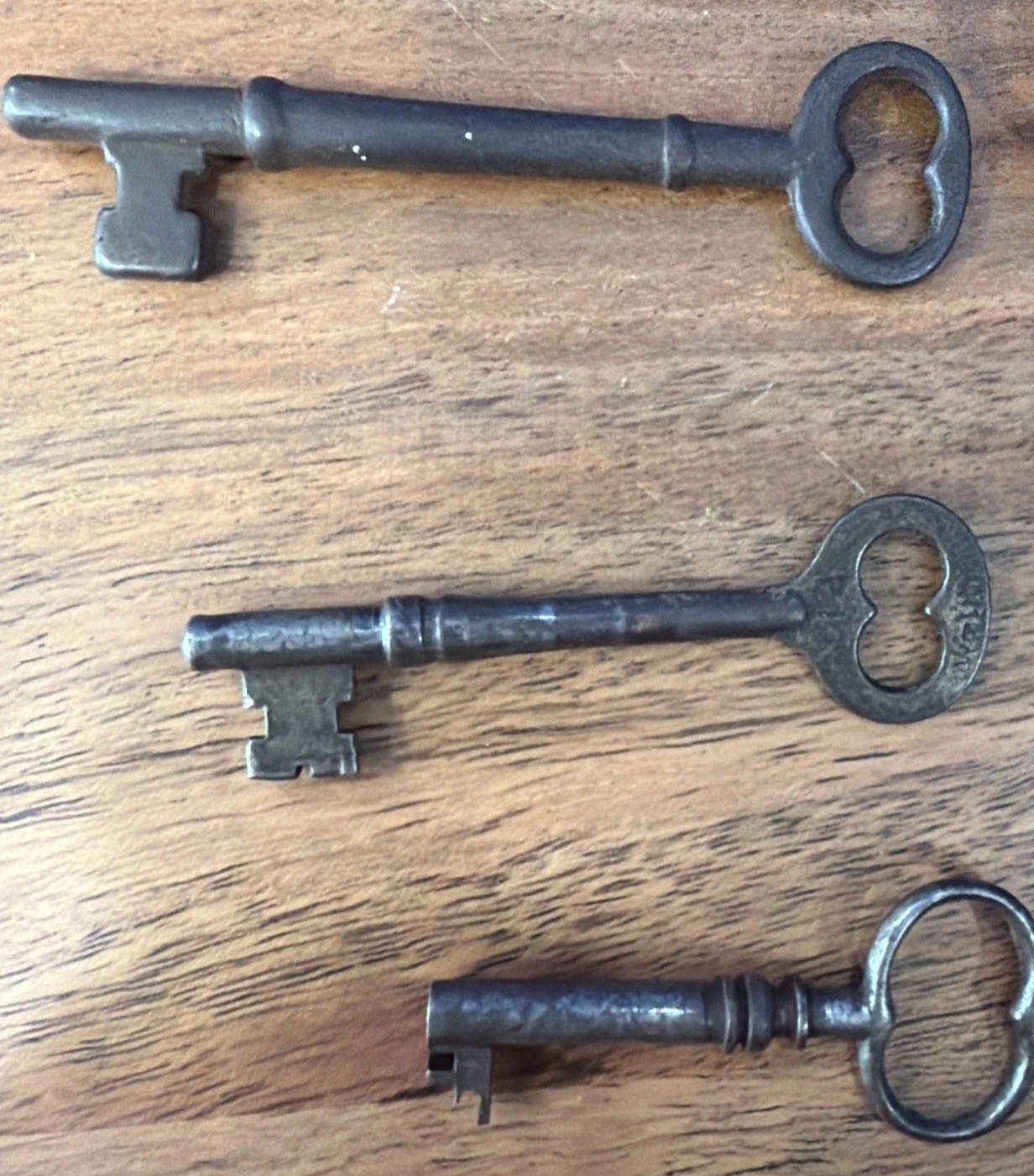 Lot of 12 Various Ramdonized Antique/Vintage Skeleton Type Keys Crafts/Steampunk