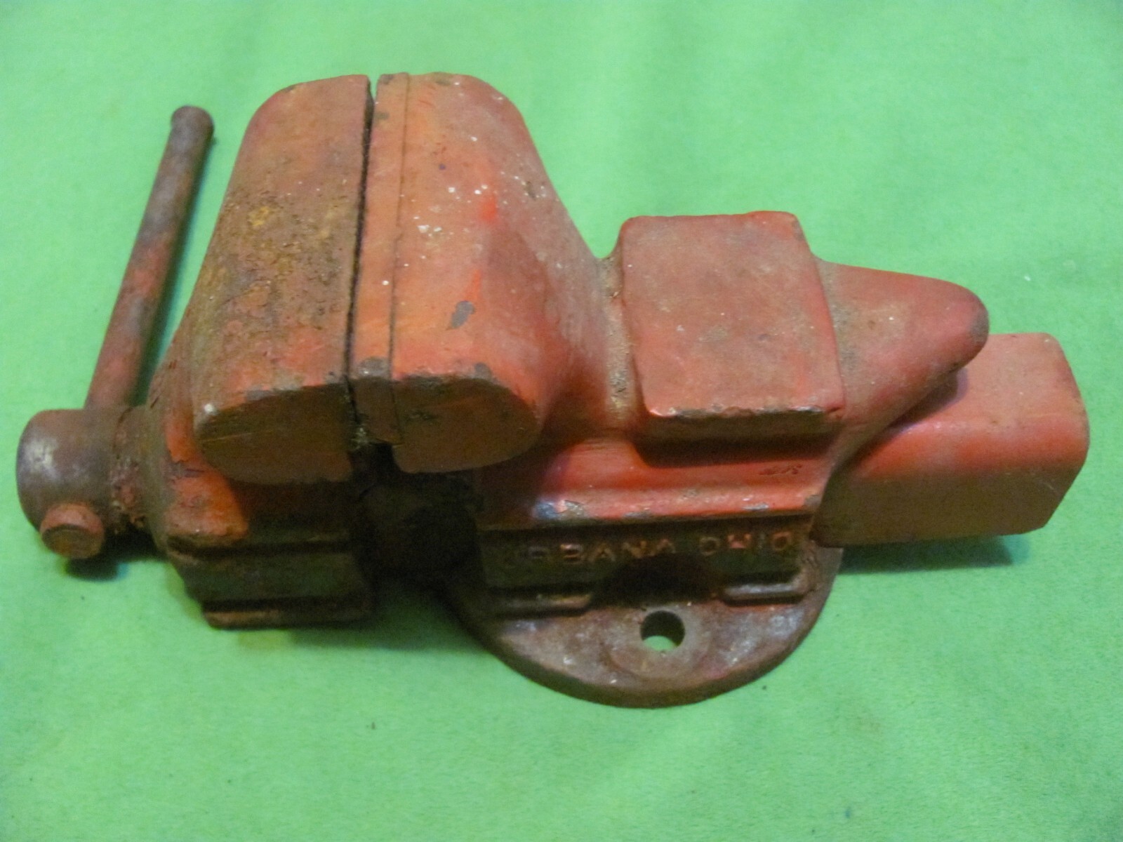 Vintage “DESMOND-SIMPLEX” SWIVEL BASE 3″ BENCH VISE – No. 300