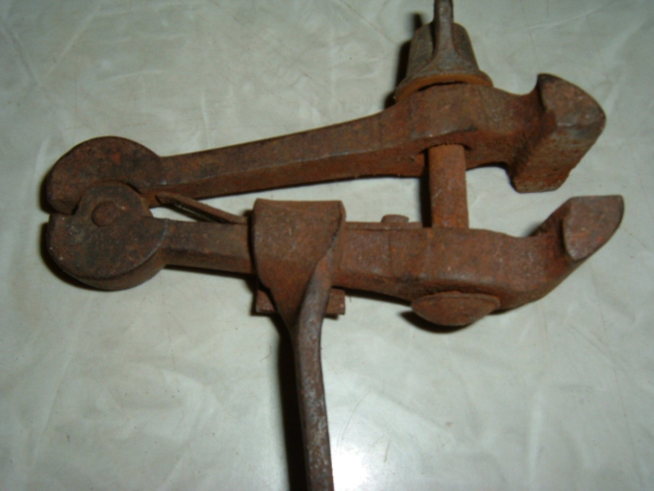 Vintage Antique Vise Table Top Type 1½ inch wide Jaws with Mounting Bracket
