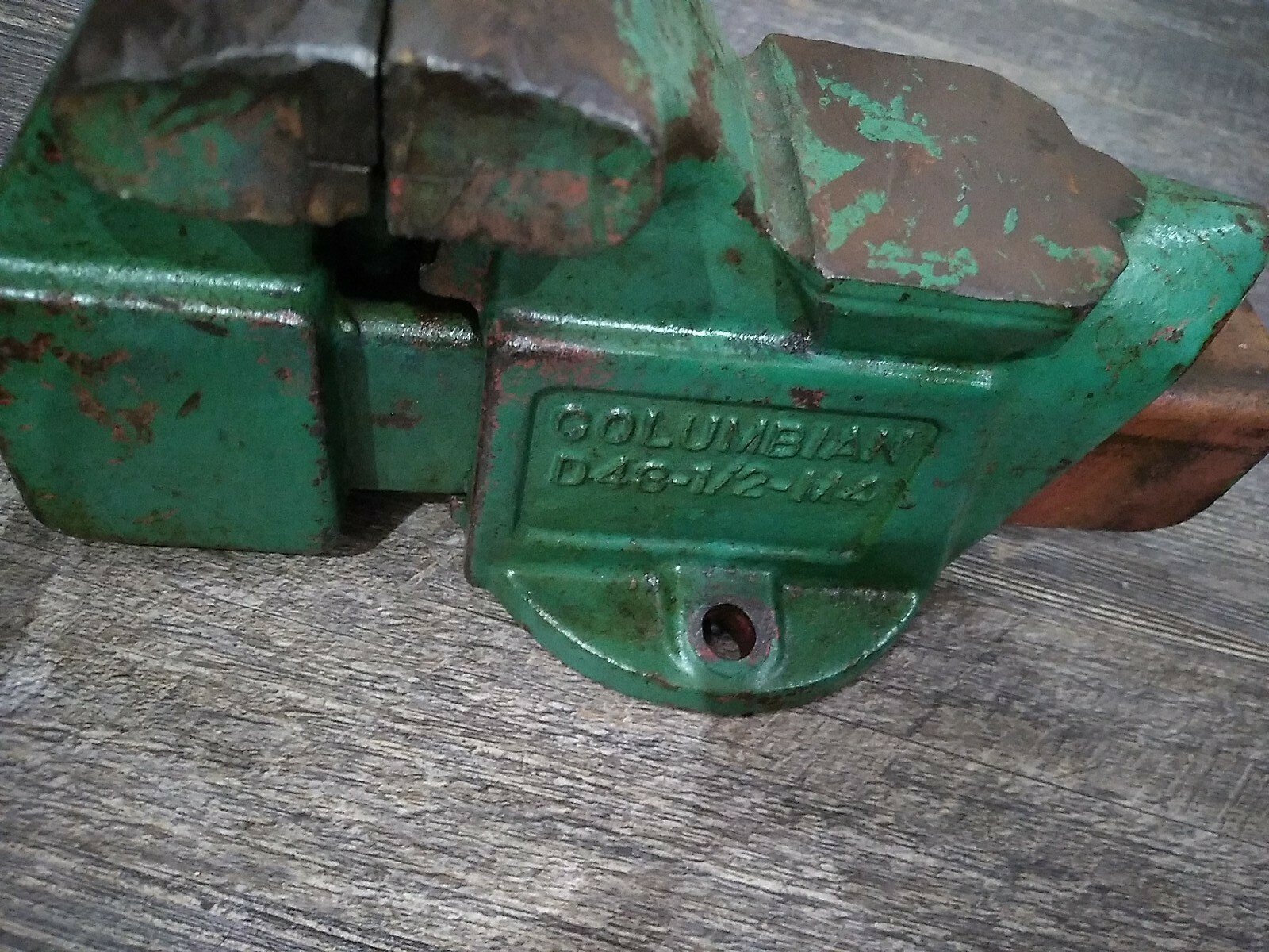 VTG COLUMBIAN D43-1/2-M4 3-1/2” JAWS BENCH VISE MADE IN U.S.A