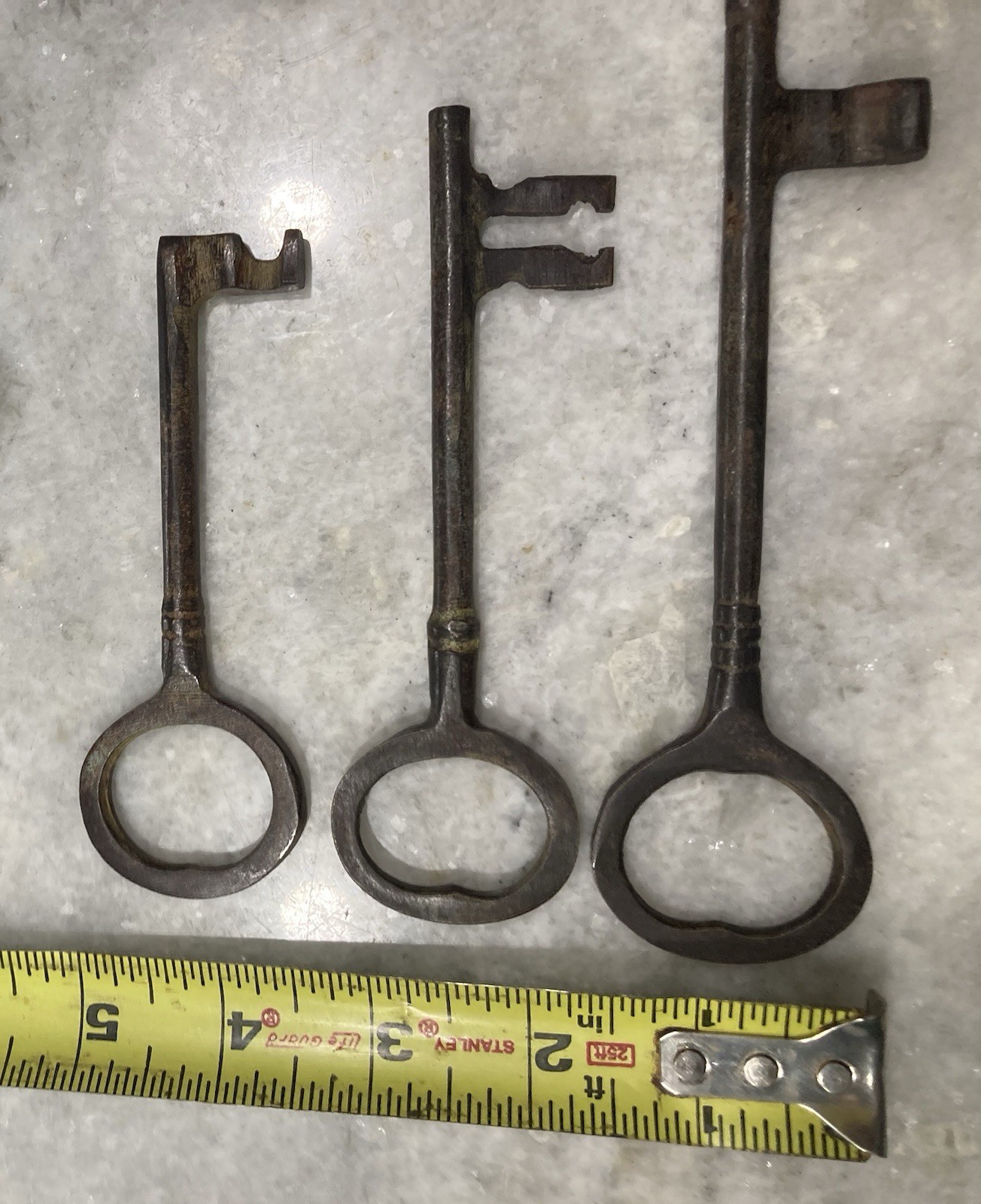 Lot Of 3 Antique Original Large Cast Iron Skeleton Key Sizes 6” 5” 4.25”