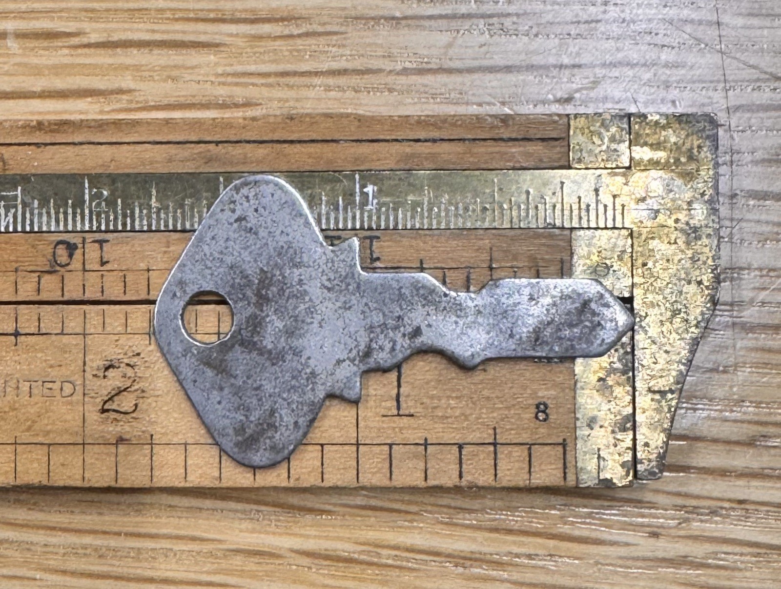 🌿 🗝️ Vintage Ford Model T Ignition dealer Key # 51-56 Coil Switch Antique