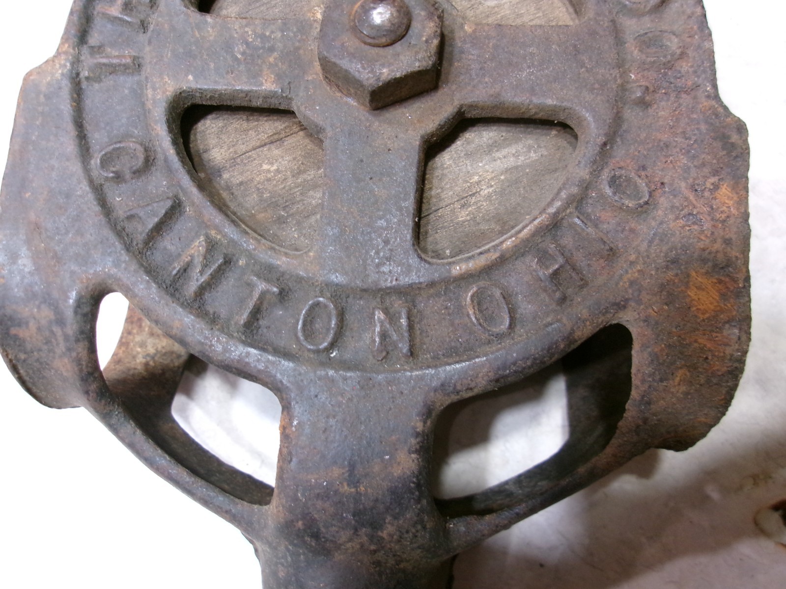 Antique * The Ney Mfg. 403 Hay Trolley Carrier* Cast Iron Pulley Farm Barn