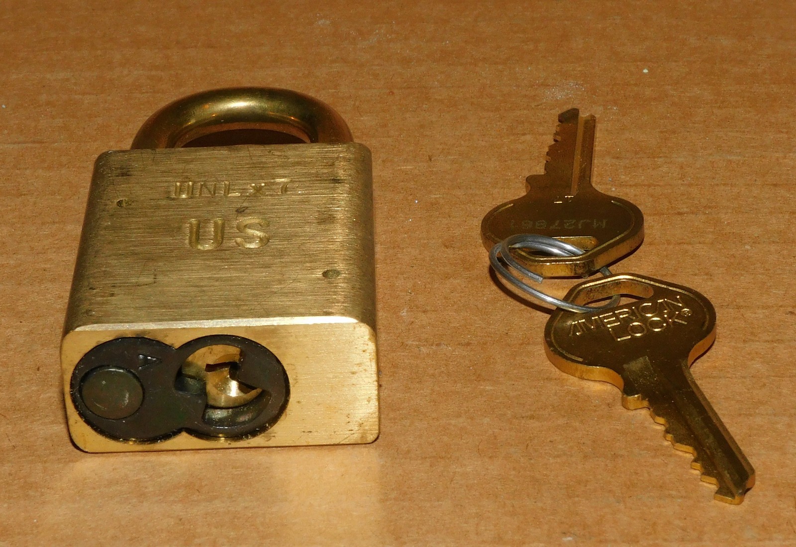 American Lock UNL x 7 Padlock with Key