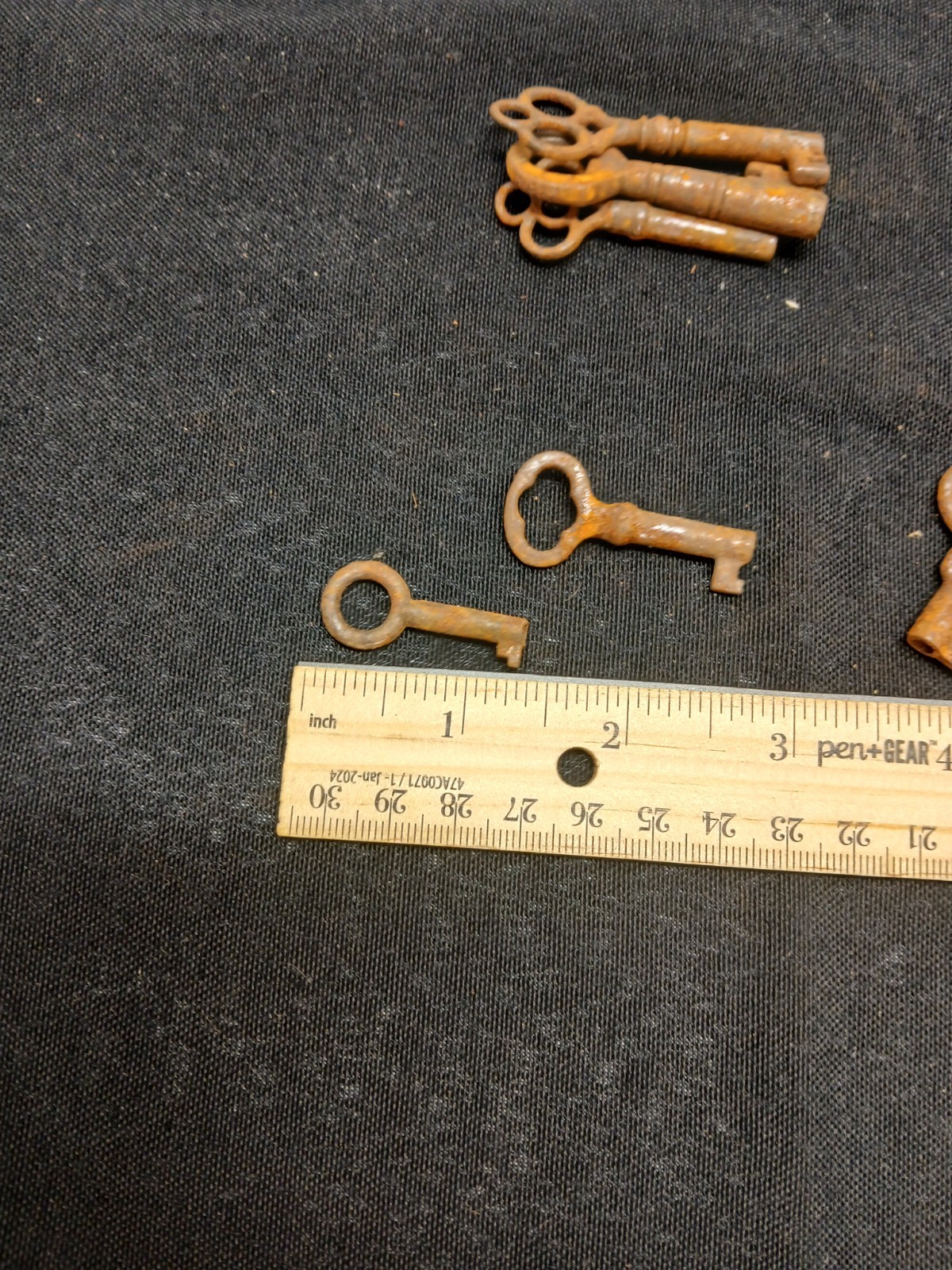 vintage set of 10 skeleton keys