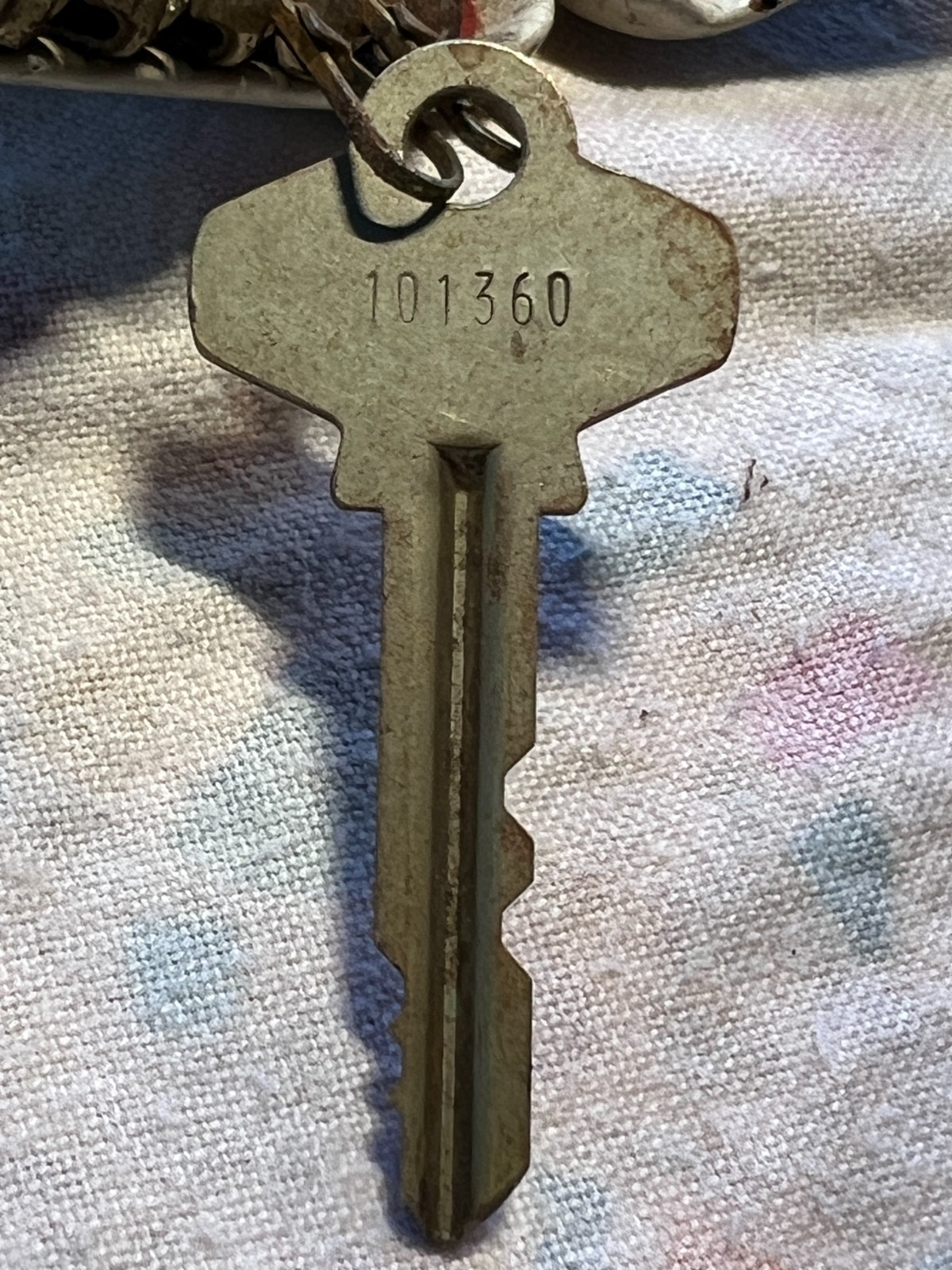 Rare Vintage KEY COLLECTION with Buxton Key-Tainer contain 6 types of keys