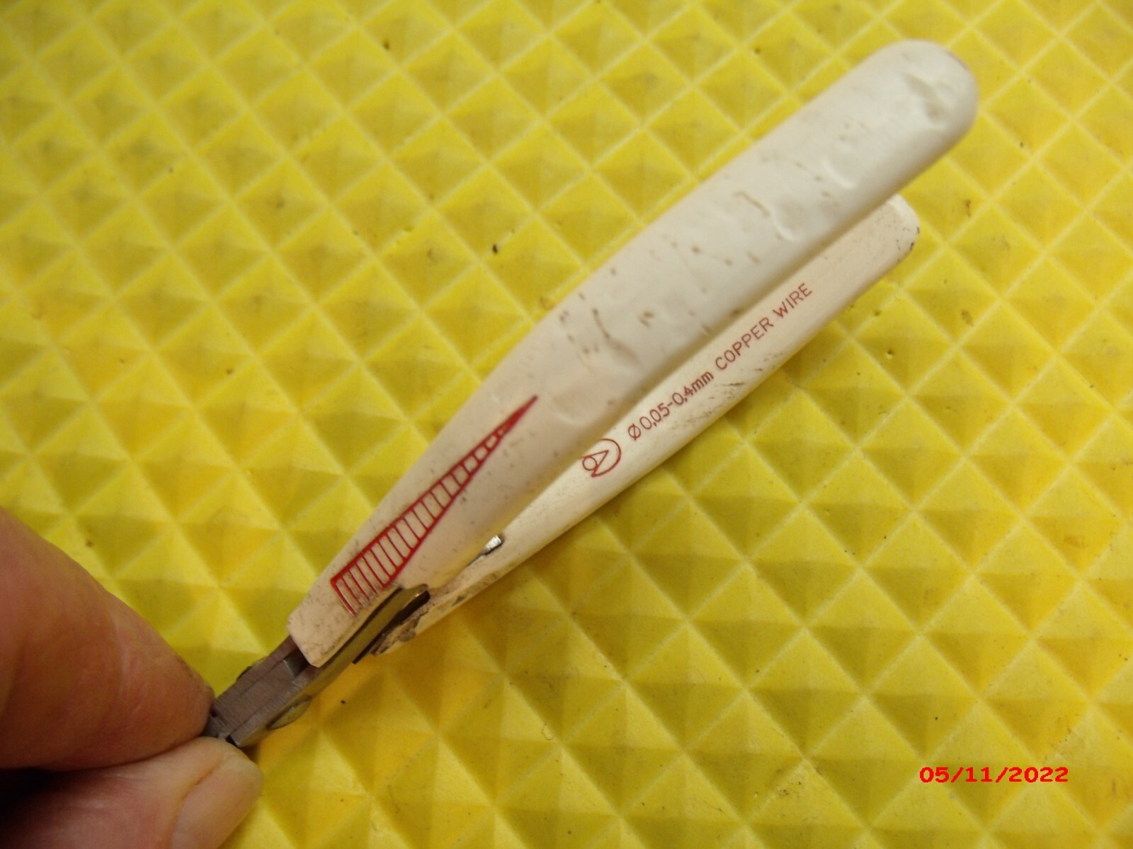 “LINDSTROM” #3512 4 1/4″ ANGLE END NIPPERS FOR CUTTING SMALL COPPER WIRE