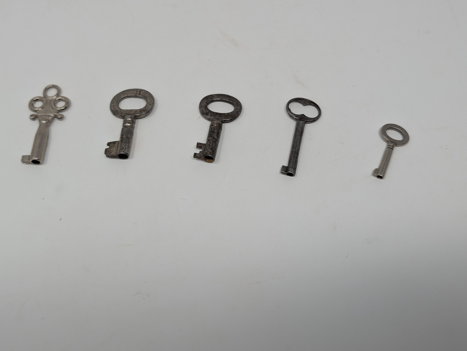 Lot of 5 Vintage Antique Skeleton Keys Decorative Trefoil Bow Hollow Barrel Keys