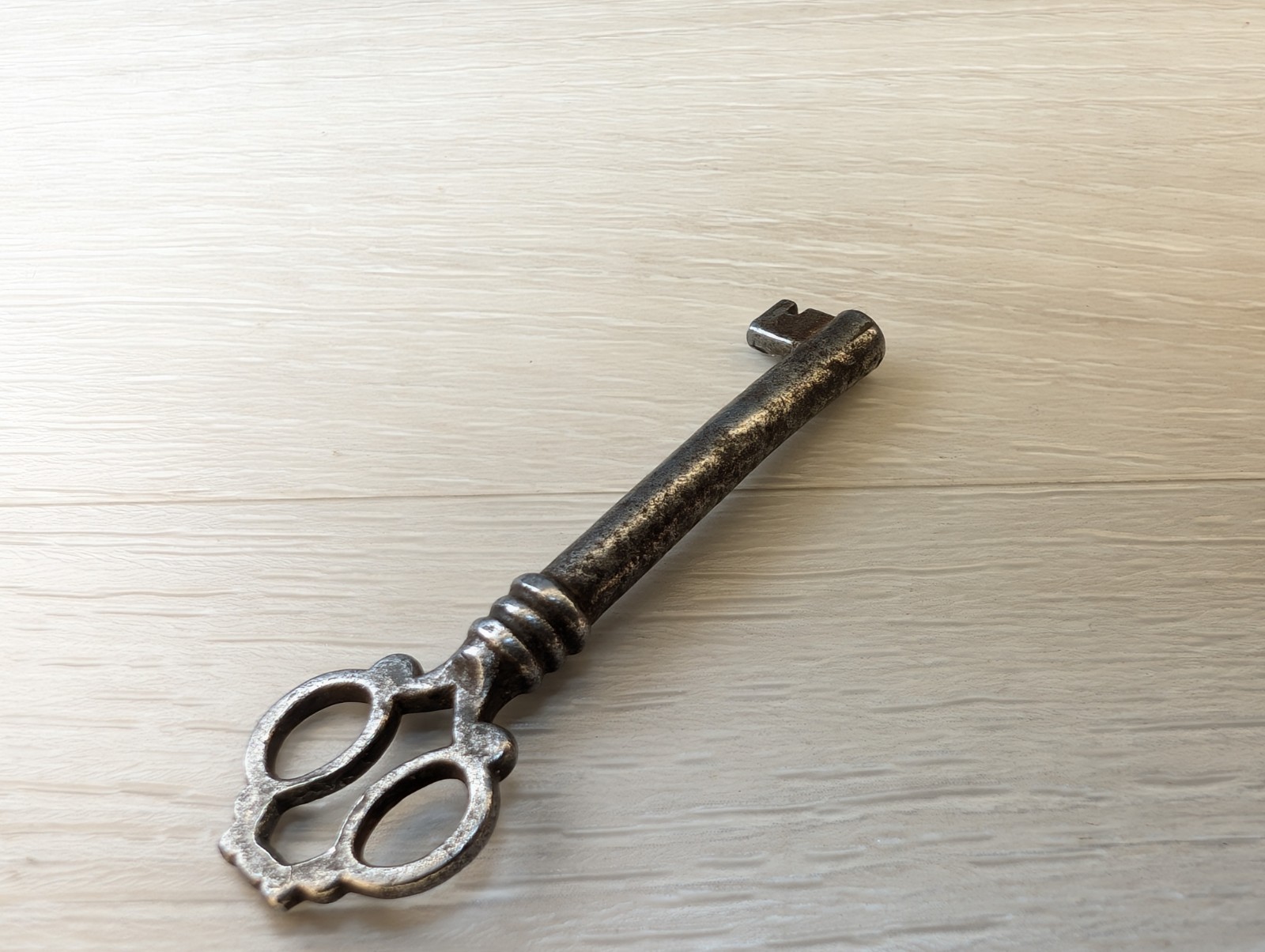 Antique Skeleton Key Open Hollow Barrel Owl Ornate Design Art Deco Victorian