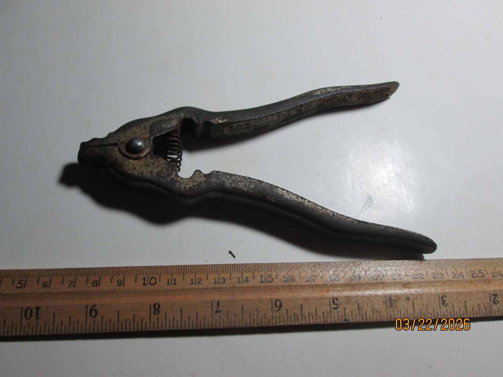 VINTAGE NO. 162 MALL Iron Chain Pliers.