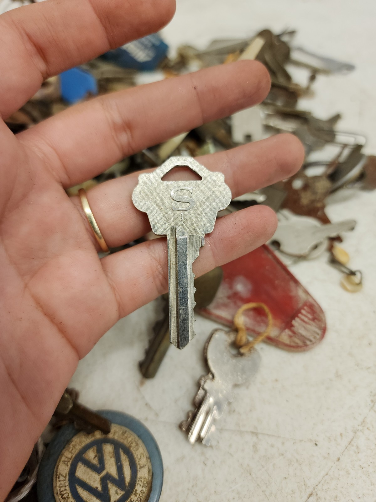 Keys Qty 100+ Assorted Mix, Various Kinds, Great for Crafts.