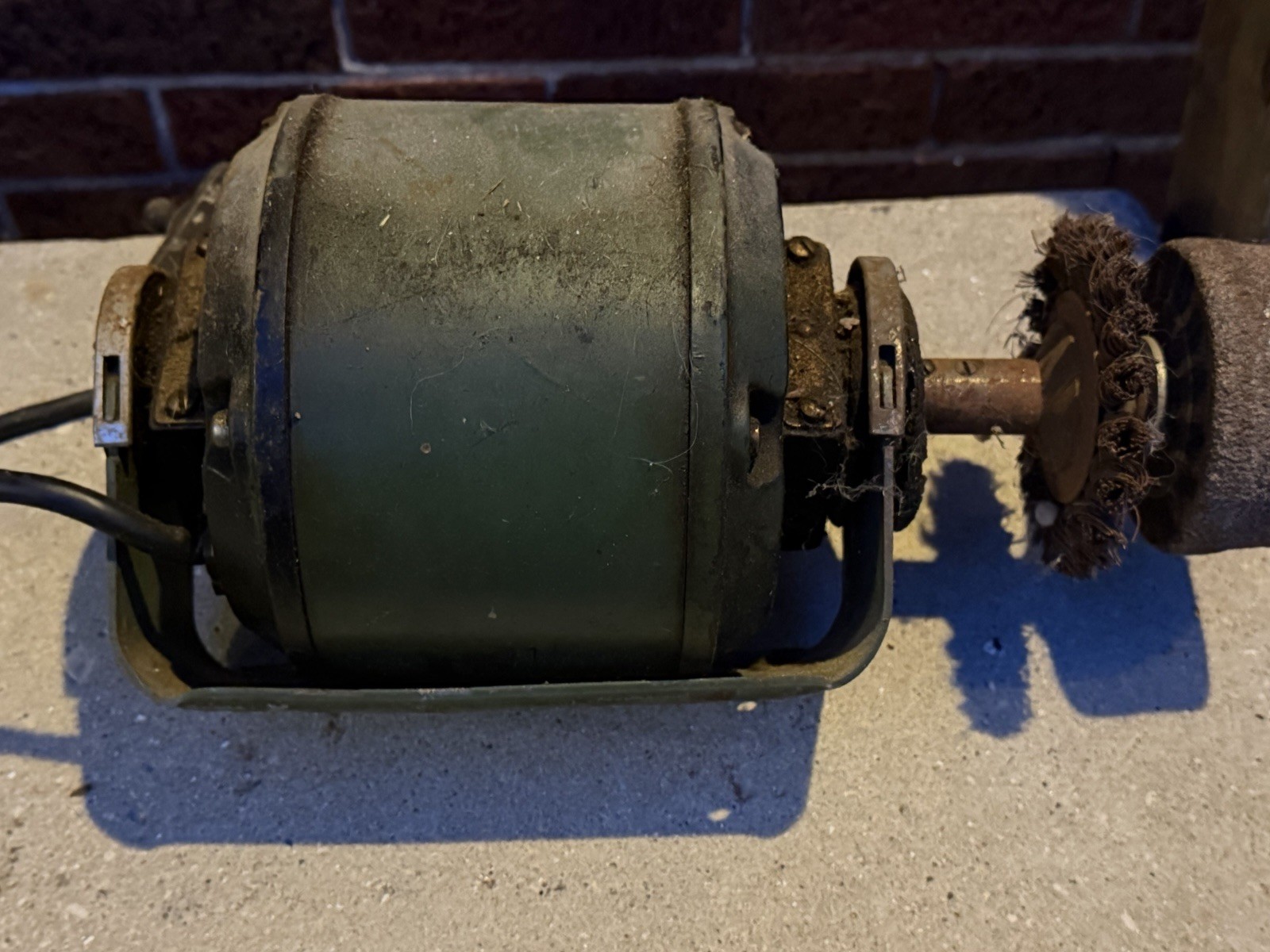 Westinghouse FH Bench Mount Grinder Serial HE Style 853462 TESTED see video