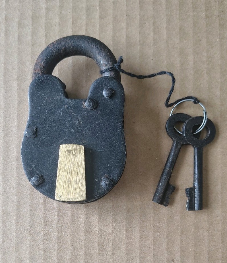 Extra Large Padlock Cast Iron Lock, Antique Finish Rustic w/ 2 Keys Really Works