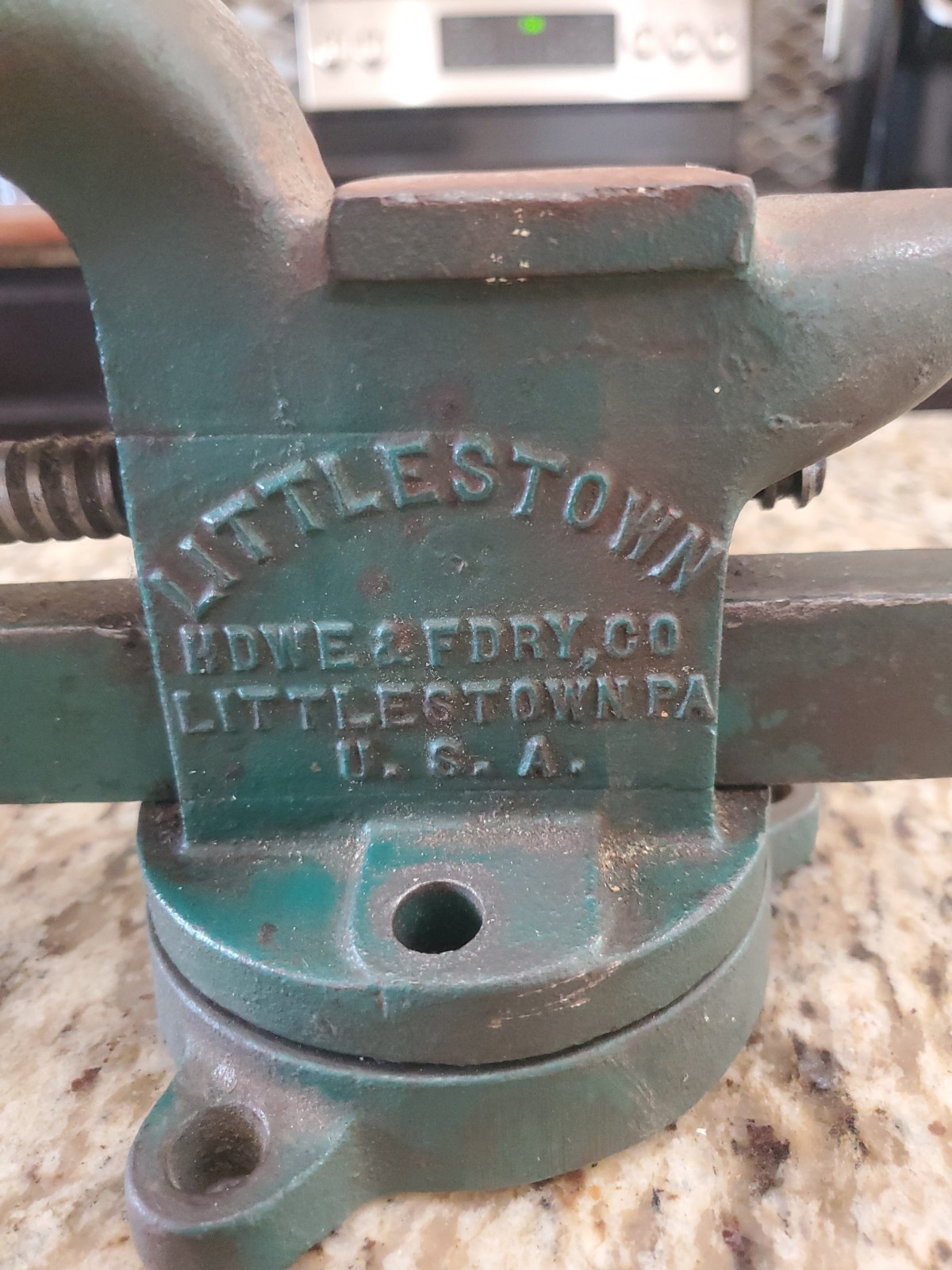 Vintage Littlestown No. 25 Bench Vise w 3-1/2″ Jaws Swivel Base LITTCO USA 17lbs