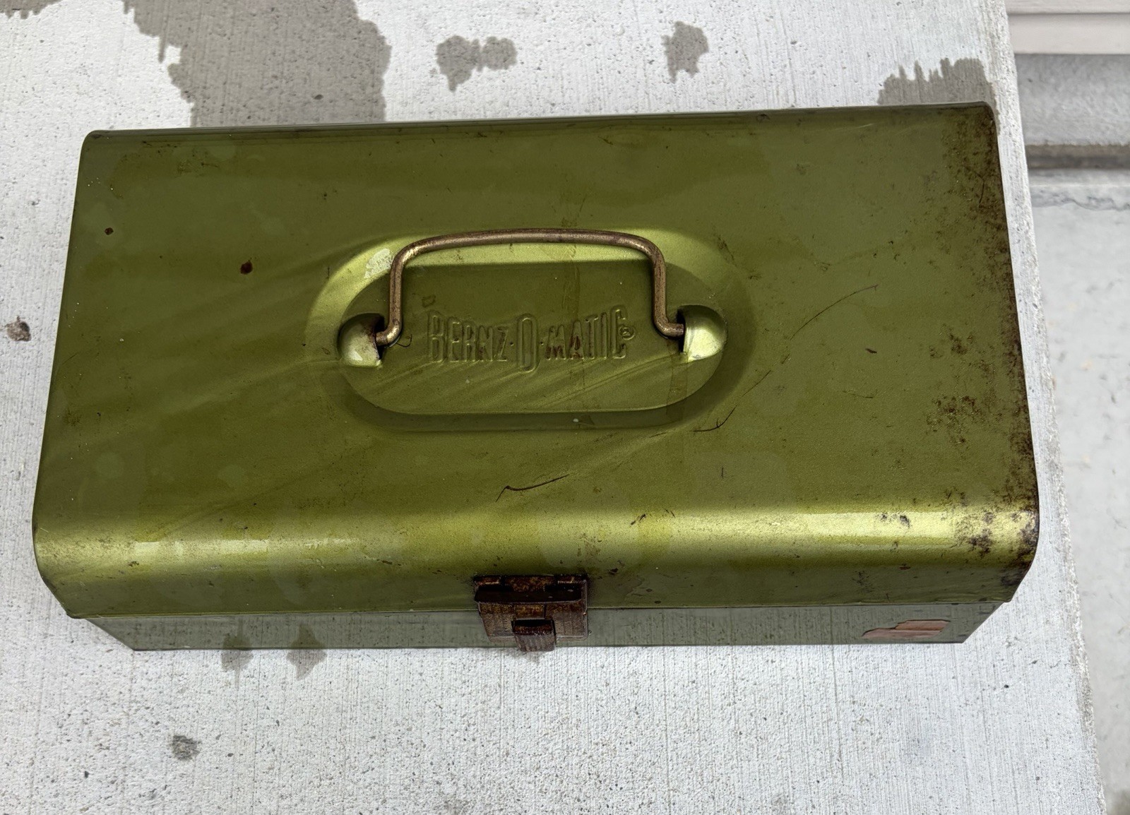 Green Vintage BERNZ-O-MATIC Primitive Rustic Metal Tool Storage Box Craft 11”x6”