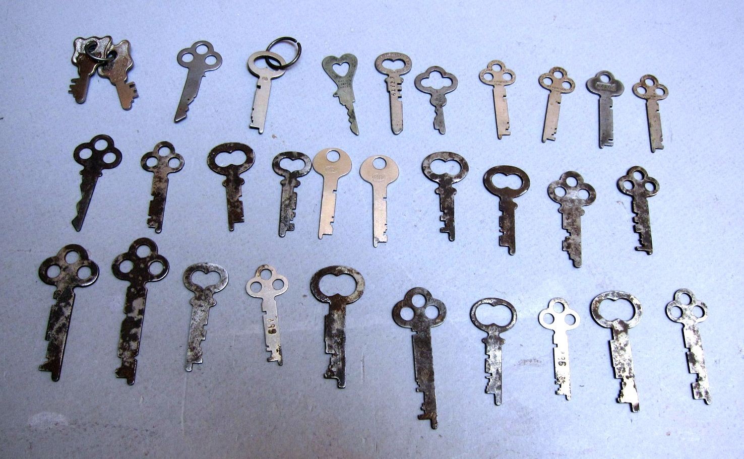 Vintage Flat Steel Key Lot of 30 Old Cabinet Furniture Trunk Lock Keys- Lot F