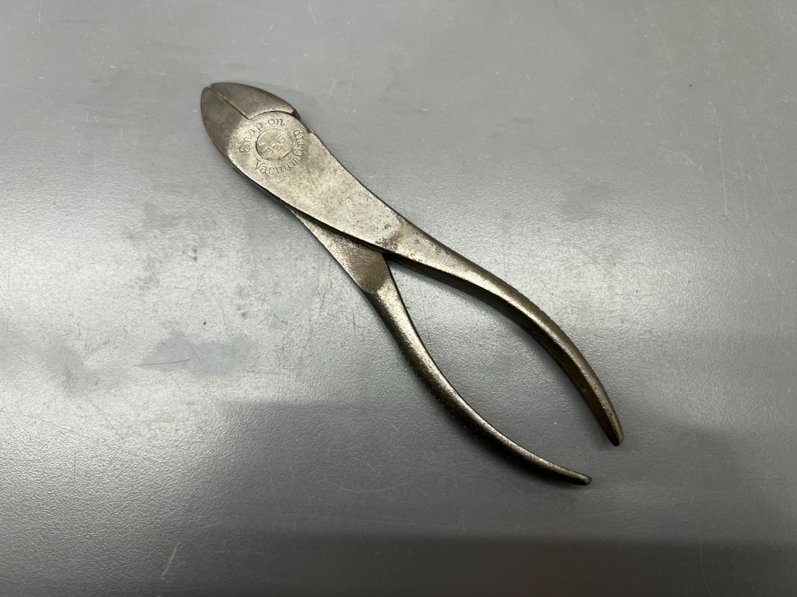(g) VINTAGE 1948 SNAP ON TOOLS 326 VACUUM GRIP CUTTING PLIERS – USA