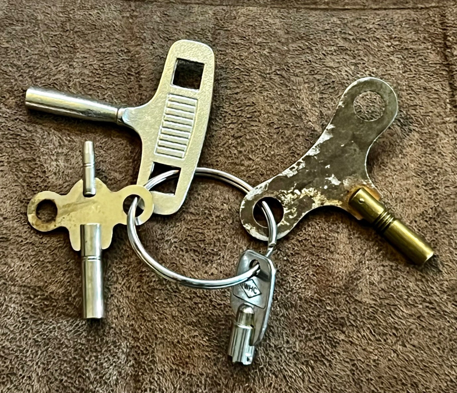 4 Steel Barrel Keys – 2 Keys = 2 1/2in ~ 1 Key = 2 3/8in ~ 1 Key = 1 1/2in