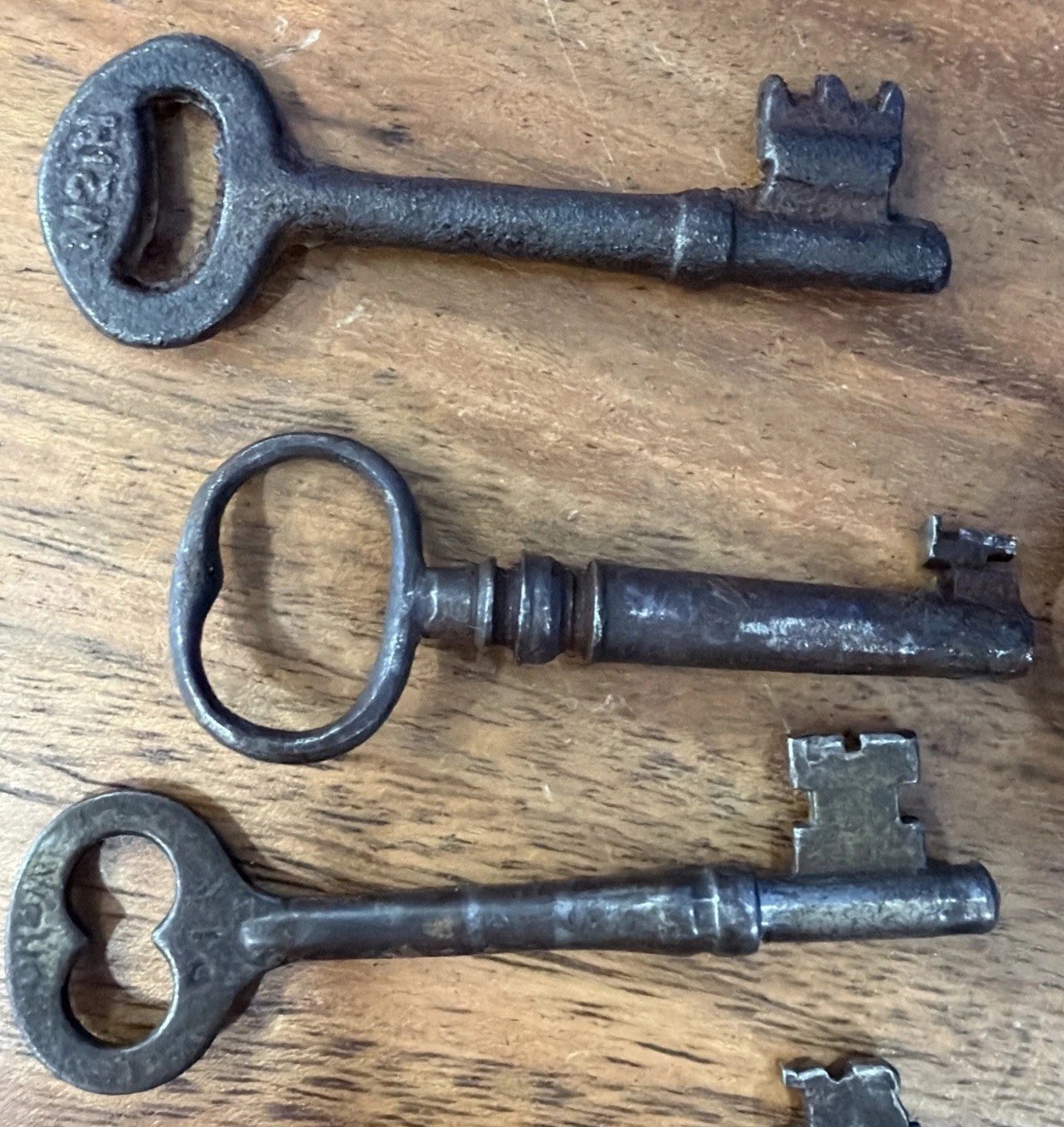 Lot of 12 Various Ramdonized Antique/Vintage Skeleton Type Keys Crafts/Steampunk