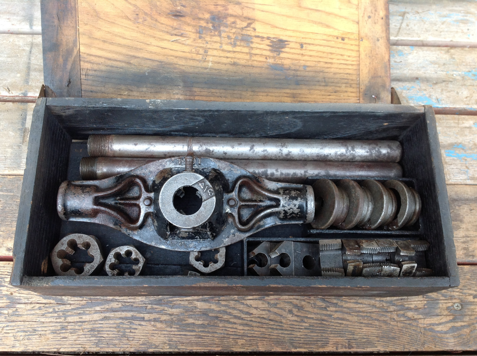 Vintage Reed Mfg Co No.2 Adj Stock & Pipe Dies Set in Wood Box 1/4″ to 1″