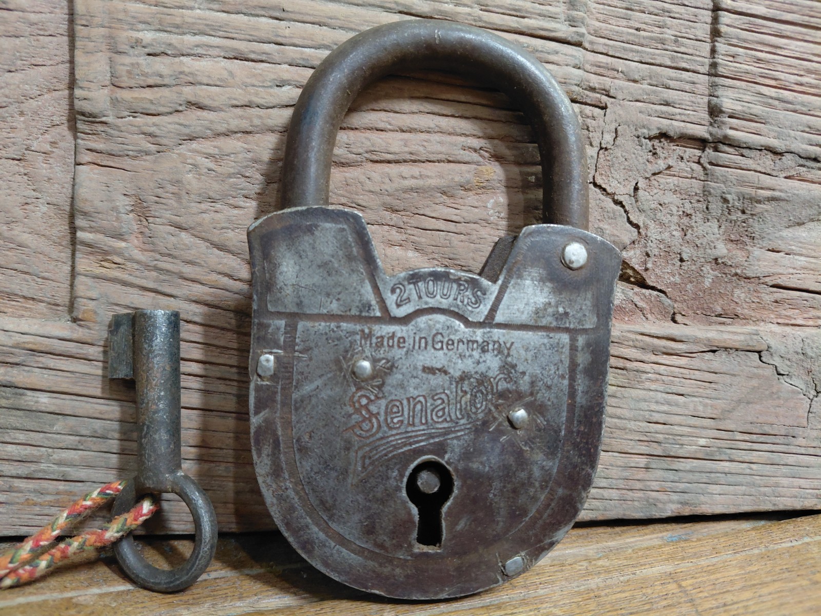 OLD VINTAGE RARE RUSTIC IRON ”SENATOR” PADLOCK WITH KEY,MADE IN GERMANY