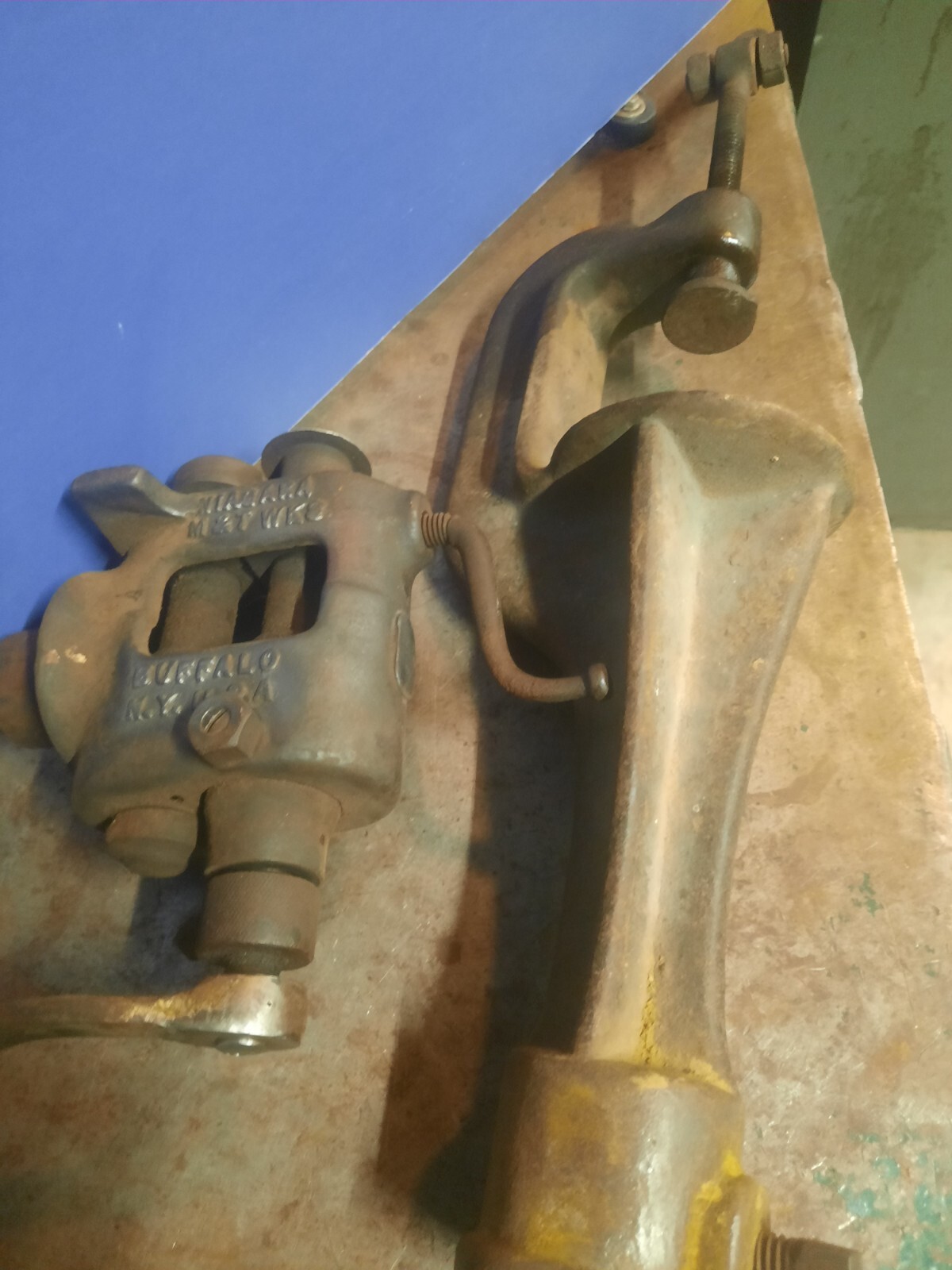 Vintage Niagara M&T WKS No. 41719 Metal Turning Machine With Stand