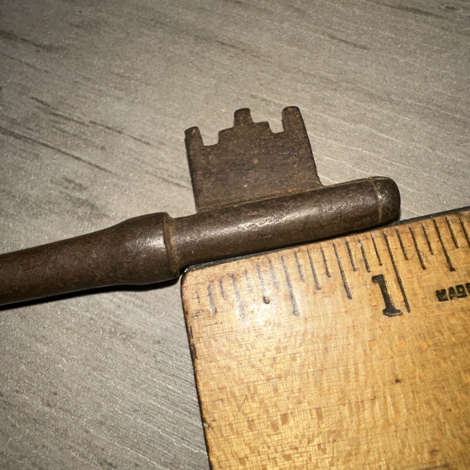 Antique Skeleton Key Solid Barrel 4 inch Legit Antique Key. Unique Head
