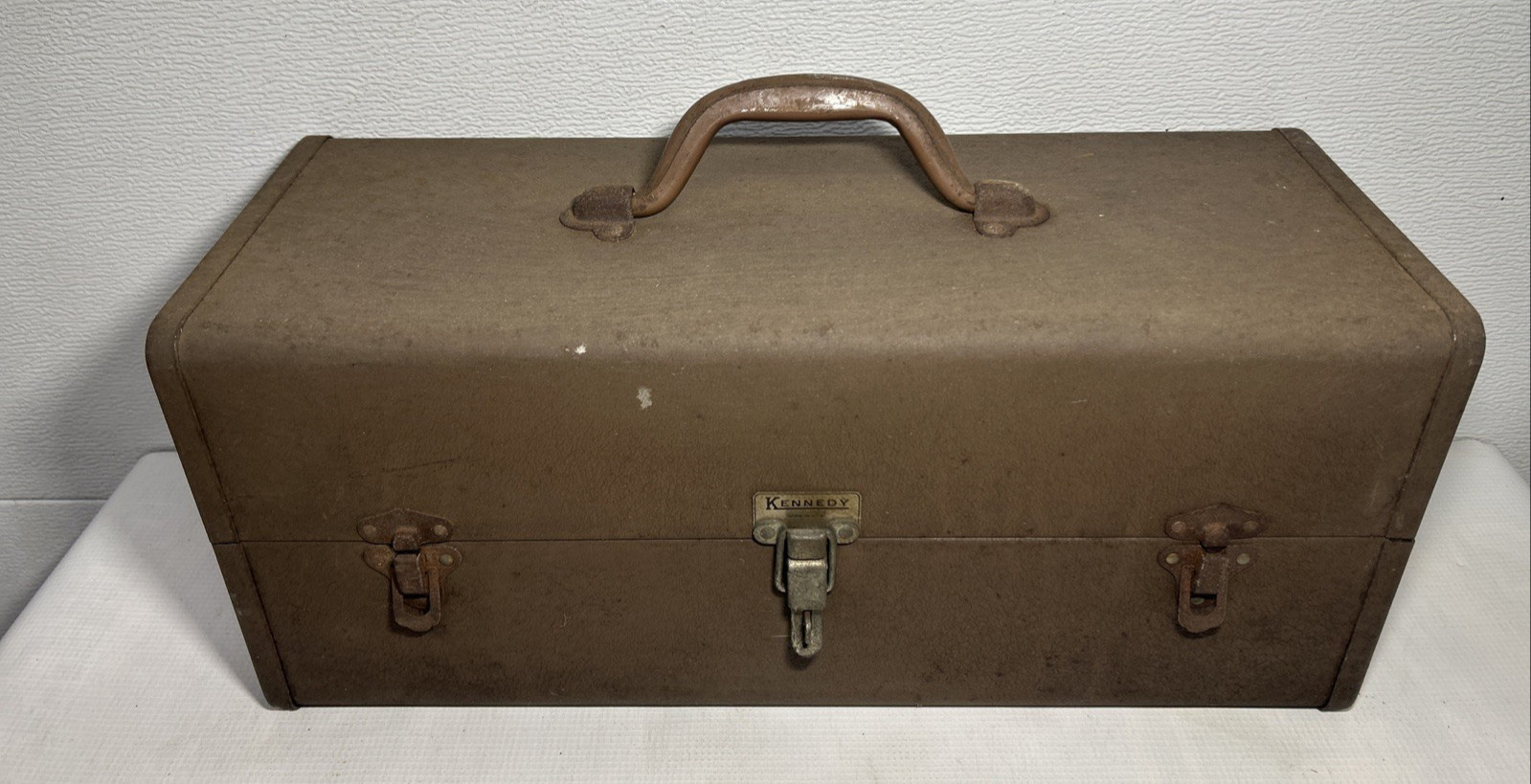 Vintage Kennedy T-18 Tool Box Tackle Hardware Fishing All Metal Rusty Patina