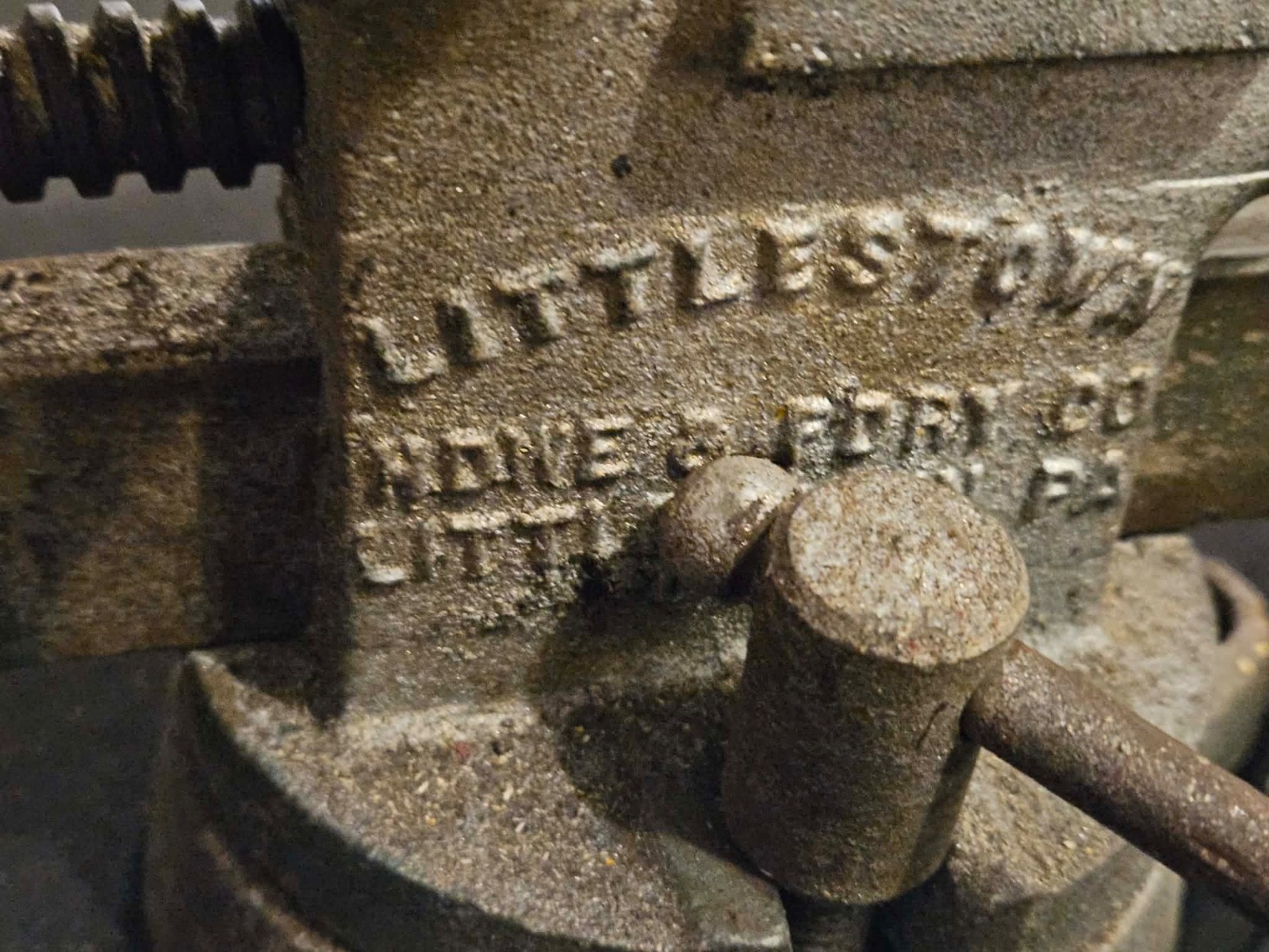 Vintage Yost No. 112 Bench Vise Littlestown PA Swivel Base/Integrated Anvil USA