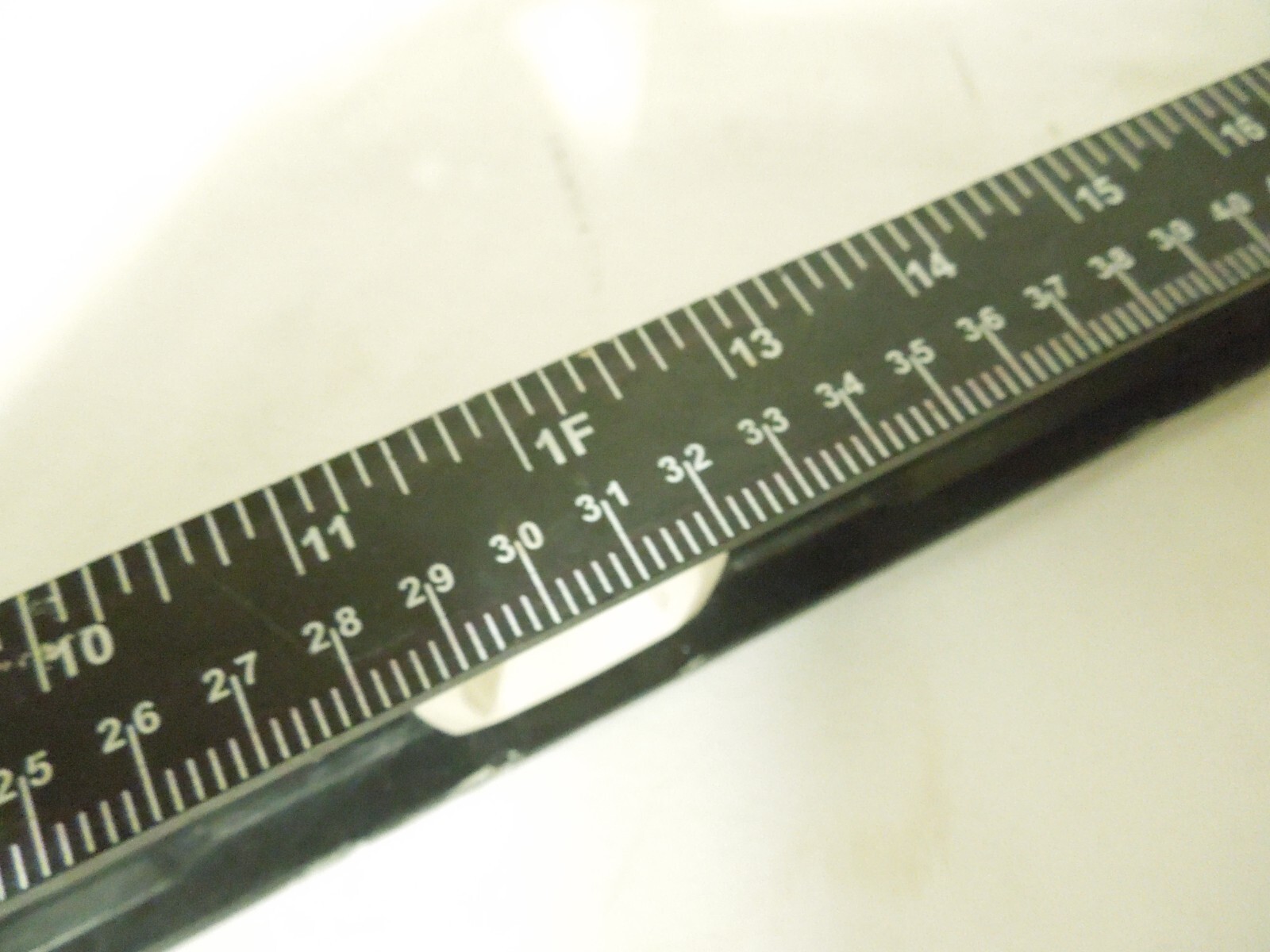 Husky Standard Masonry Level 24 x 2 1/4″ 3 Pitches Inches & Centimeters Black