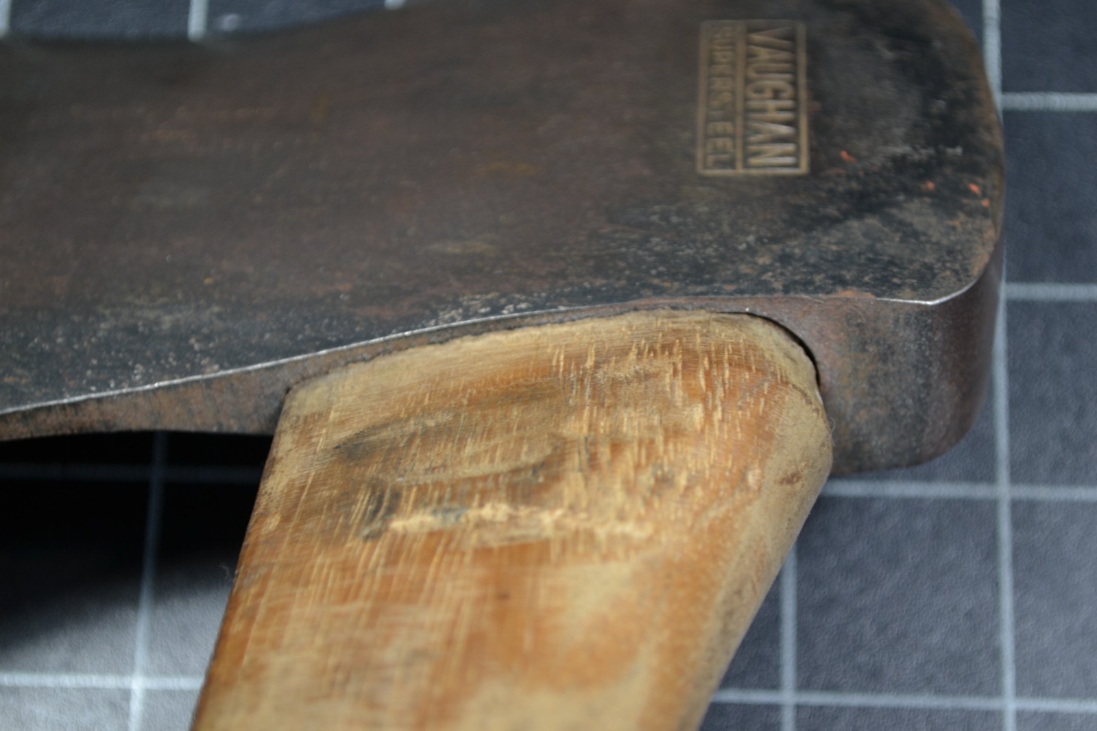 VAUGHAN – SUPER STEEL – 3 1/2# – SINGLE BIT AXE WITH ORIGINAL HANDLE