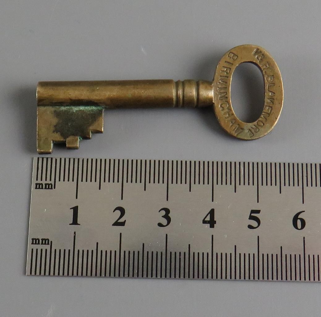 Antique Military V & R Blakemore Birmingham Small Brass Key Broad Arrow LR