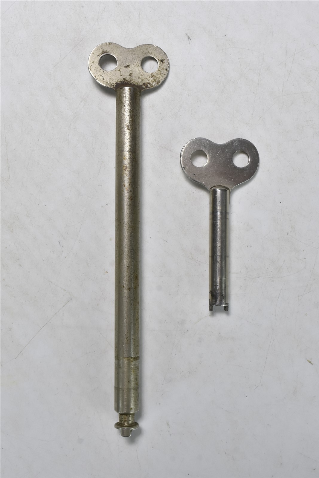 Vintage LOT of 2 CASH REGISTER RESET KEYS 7.25″ & 3 1/8″ L #08943