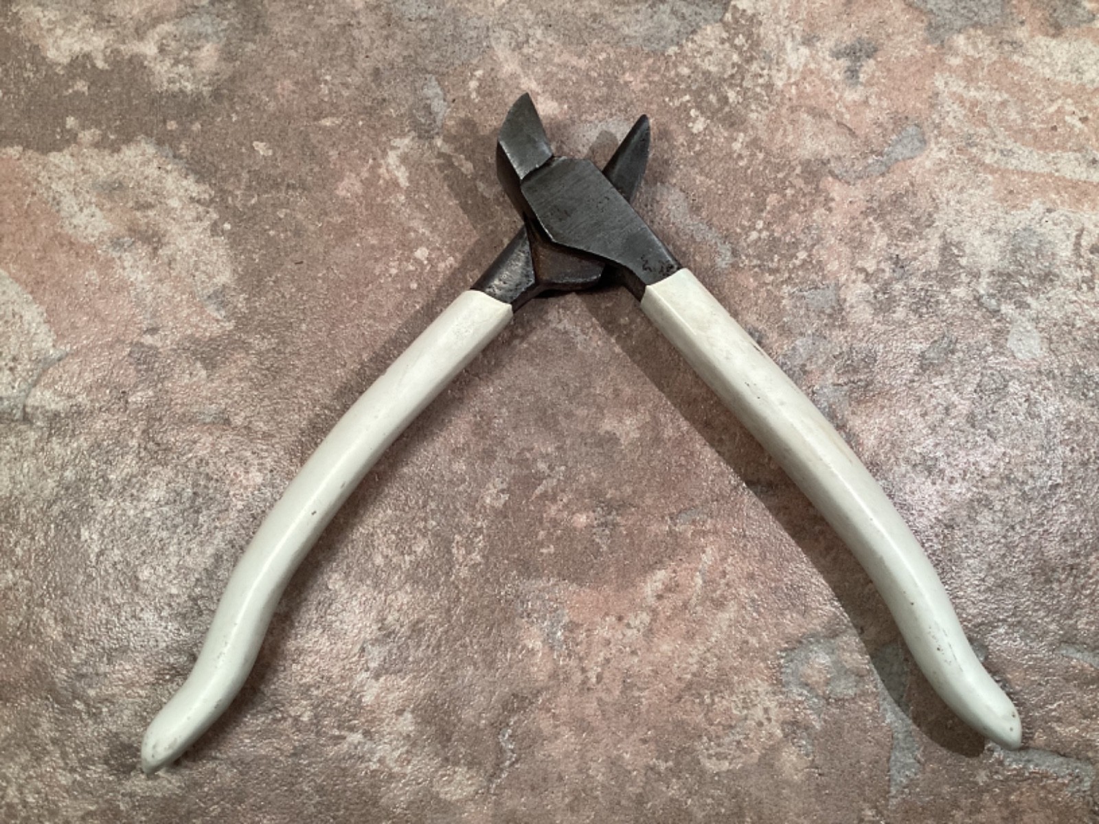 Vtg Pair End Cutting Pliers Flush Cut Wire Cutter Nail Puller Nippers 6 1/2 in.
