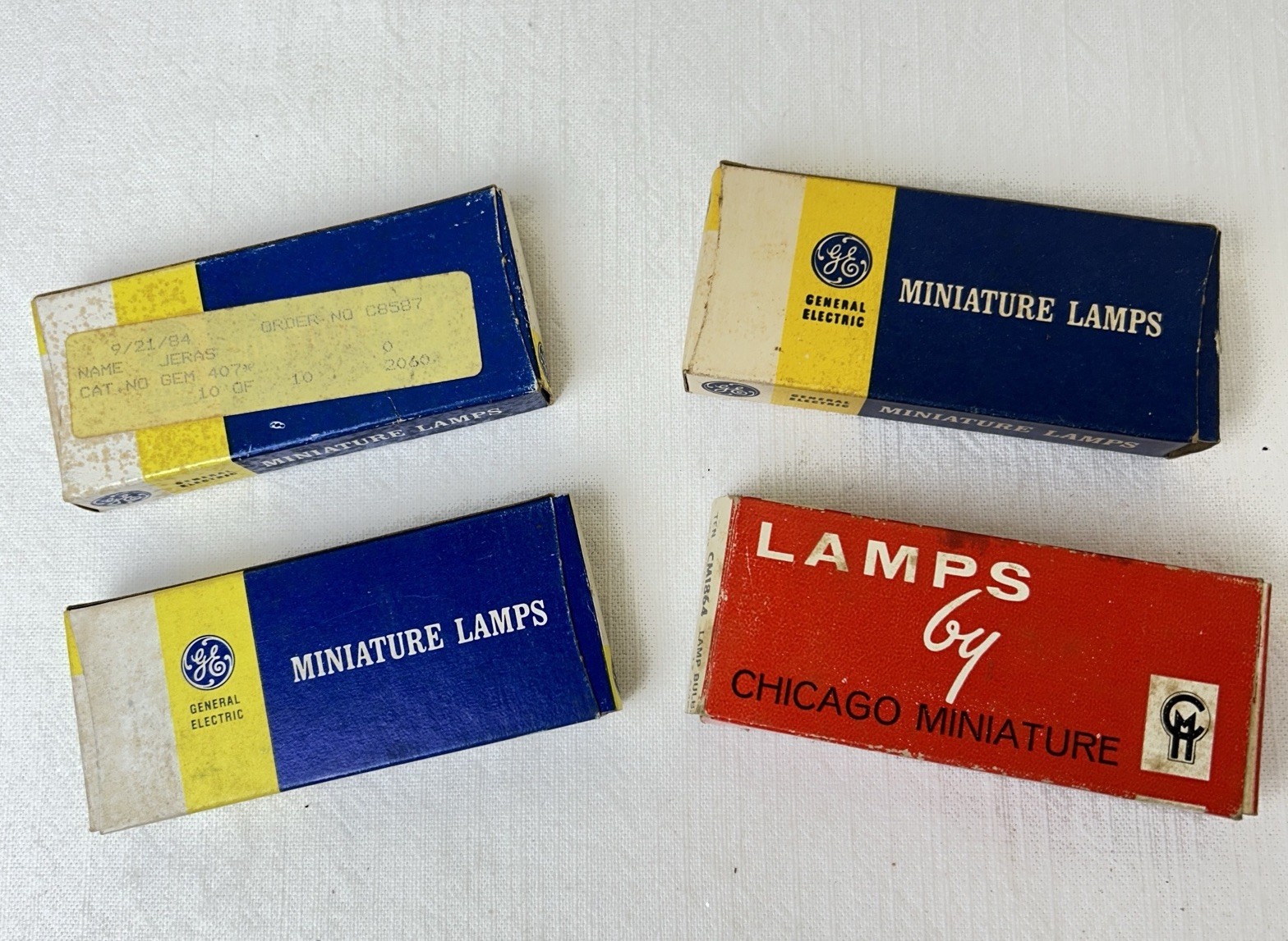 VTG General Electric PR-2, 222, 407 and Chicago CM1864 Miniature Lamps -33 Bulbs