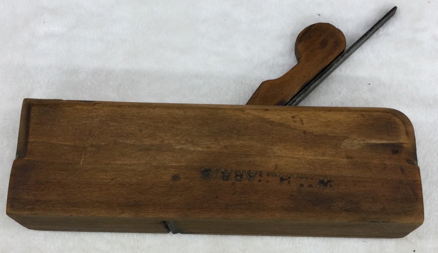 Antique WM. HARRIS Wood Molding Plane 9 3/16” long, 1- 1/2” Blade, #19