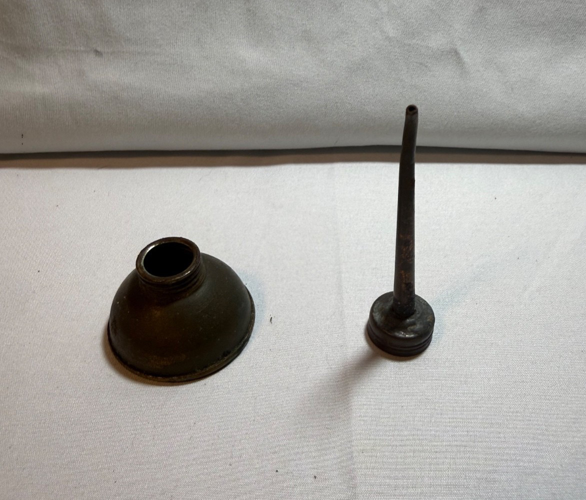 Vintage Metal Thumb Pump Oil Can With Removable Spout 4 in. Tall