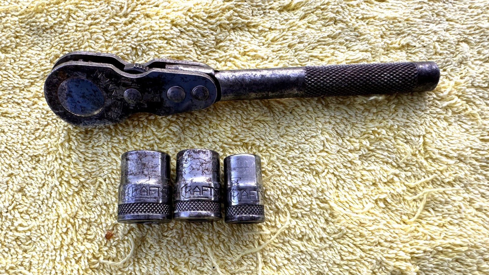 VINTAGE CRAFTSMAN 1/4 INCH DRIVE RATCHET AND SOCKETS AS PICTURED & DESCRIBED